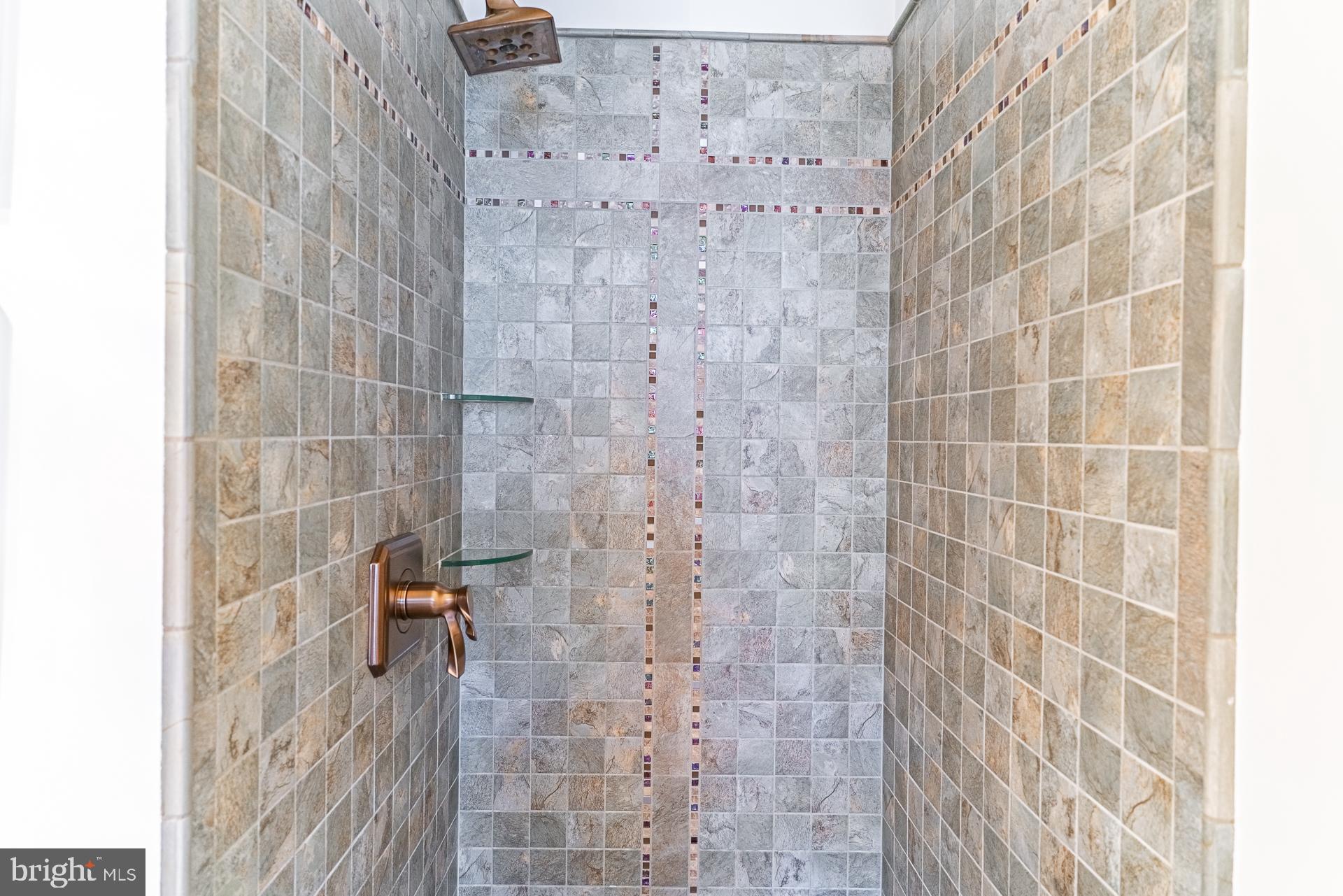 BROADMONT - Residential Lease