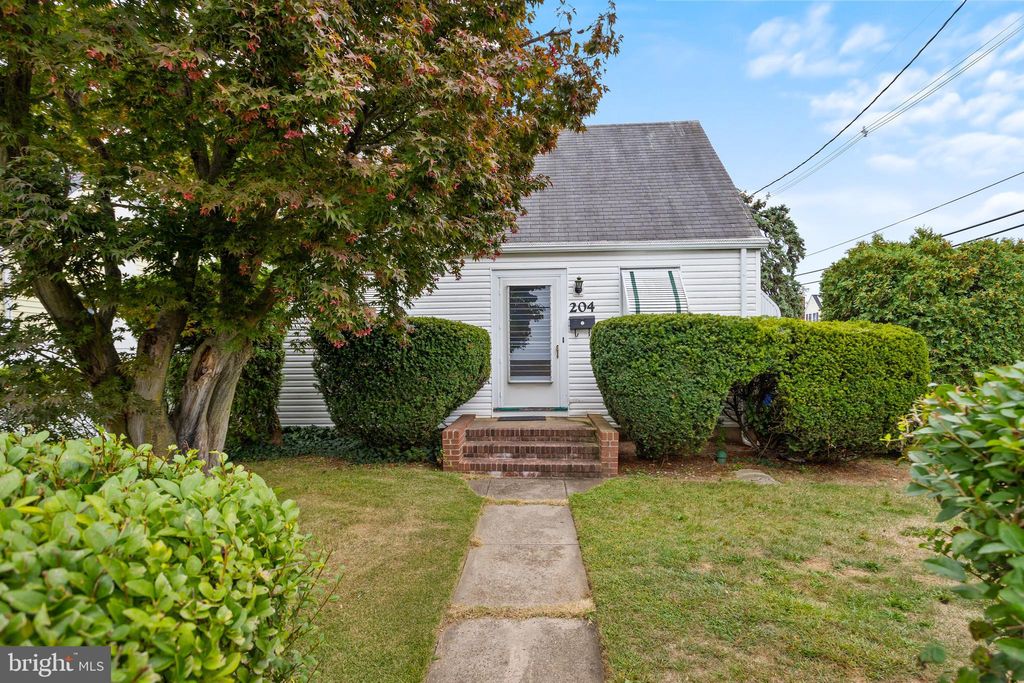 Photo of 204 Thropp Avenue, TRENTON, NJ 08610 (MLS # NJME2066106)