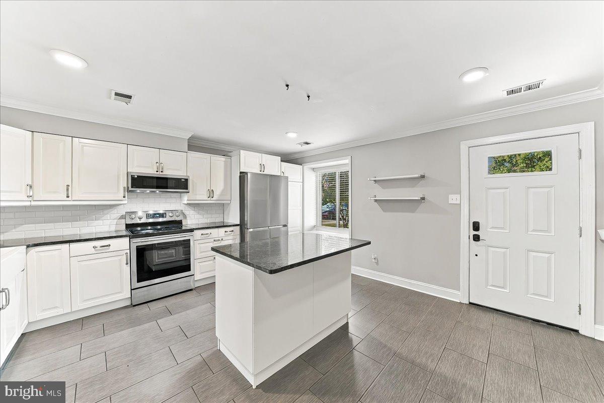 235 TOWYN COURT