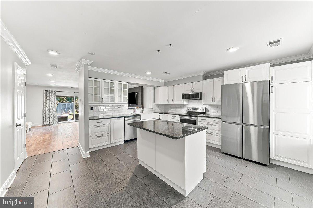 235 TOWYN COURT