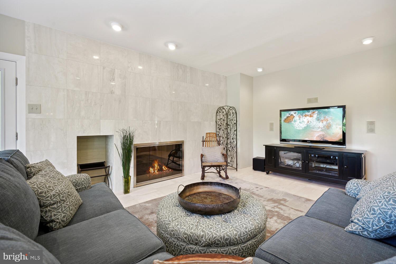 FOX HILLS - Residential