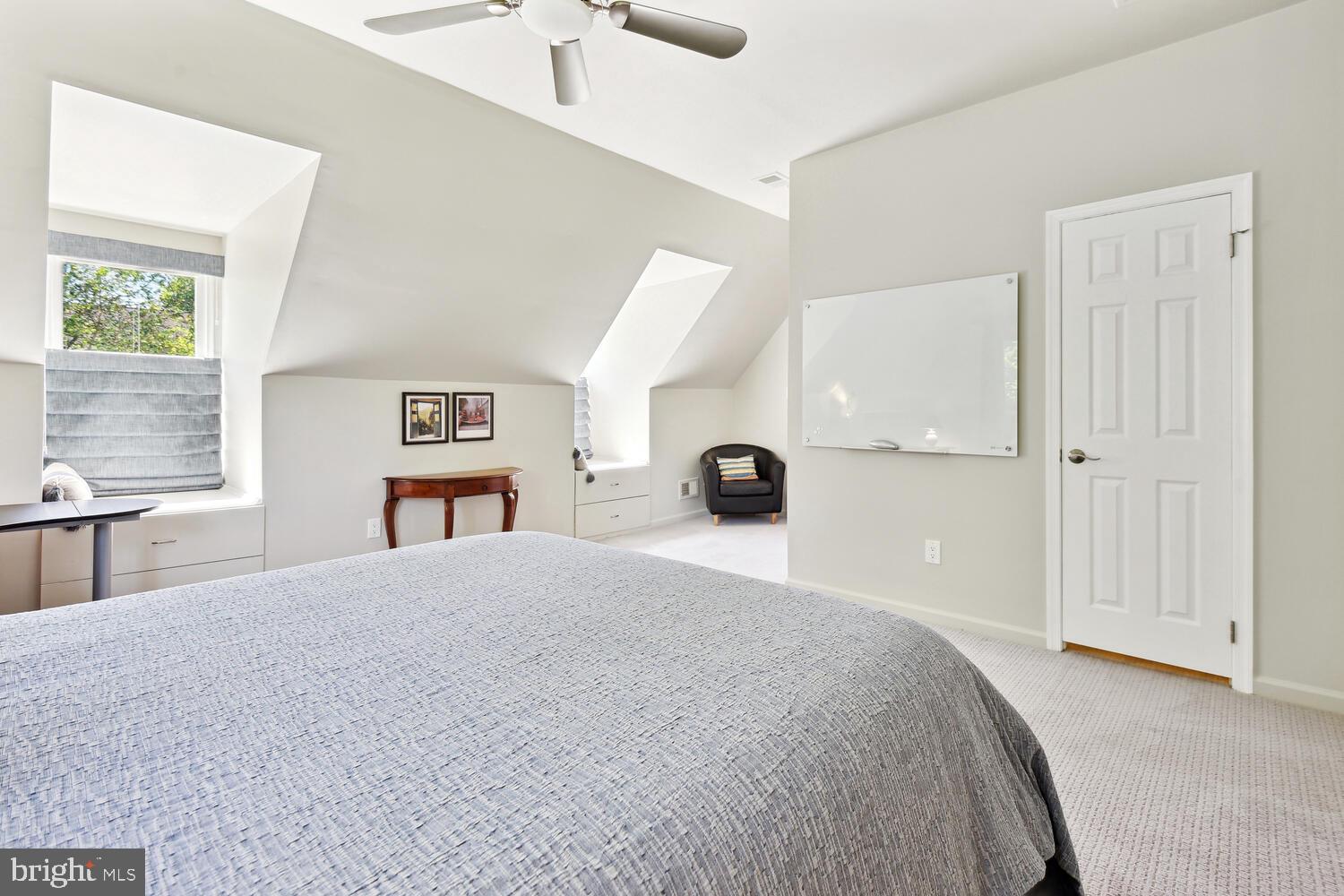 FOX HILLS - Residential