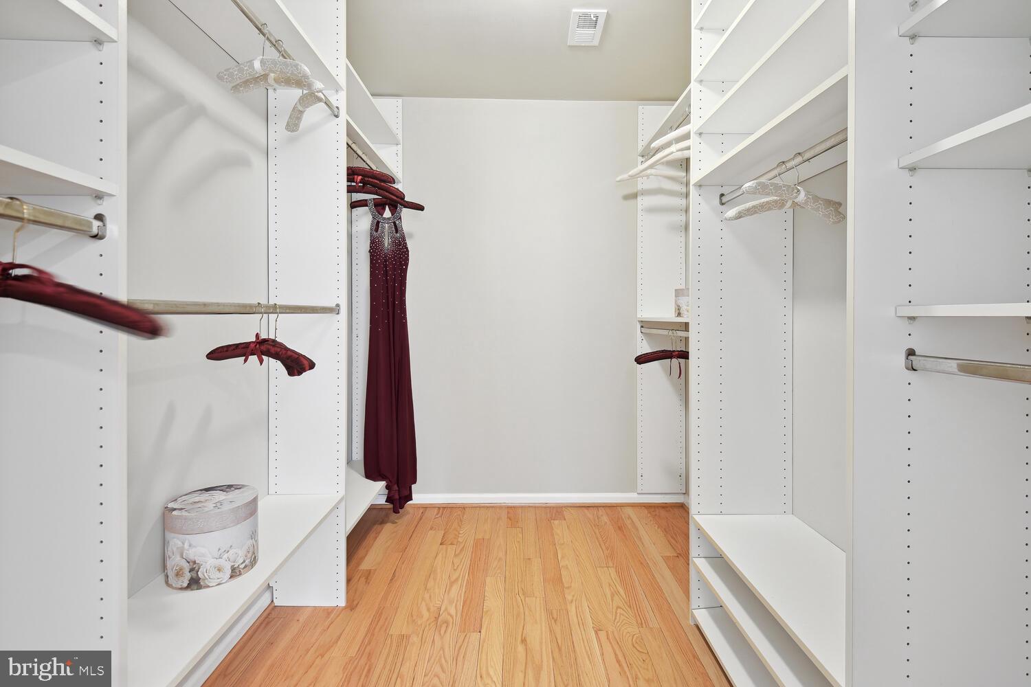 FOX HILLS - Residential