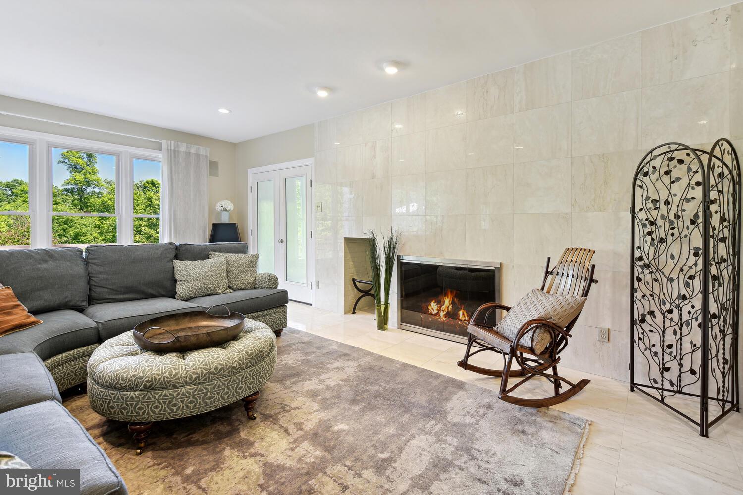 FOX HILLS - Residential