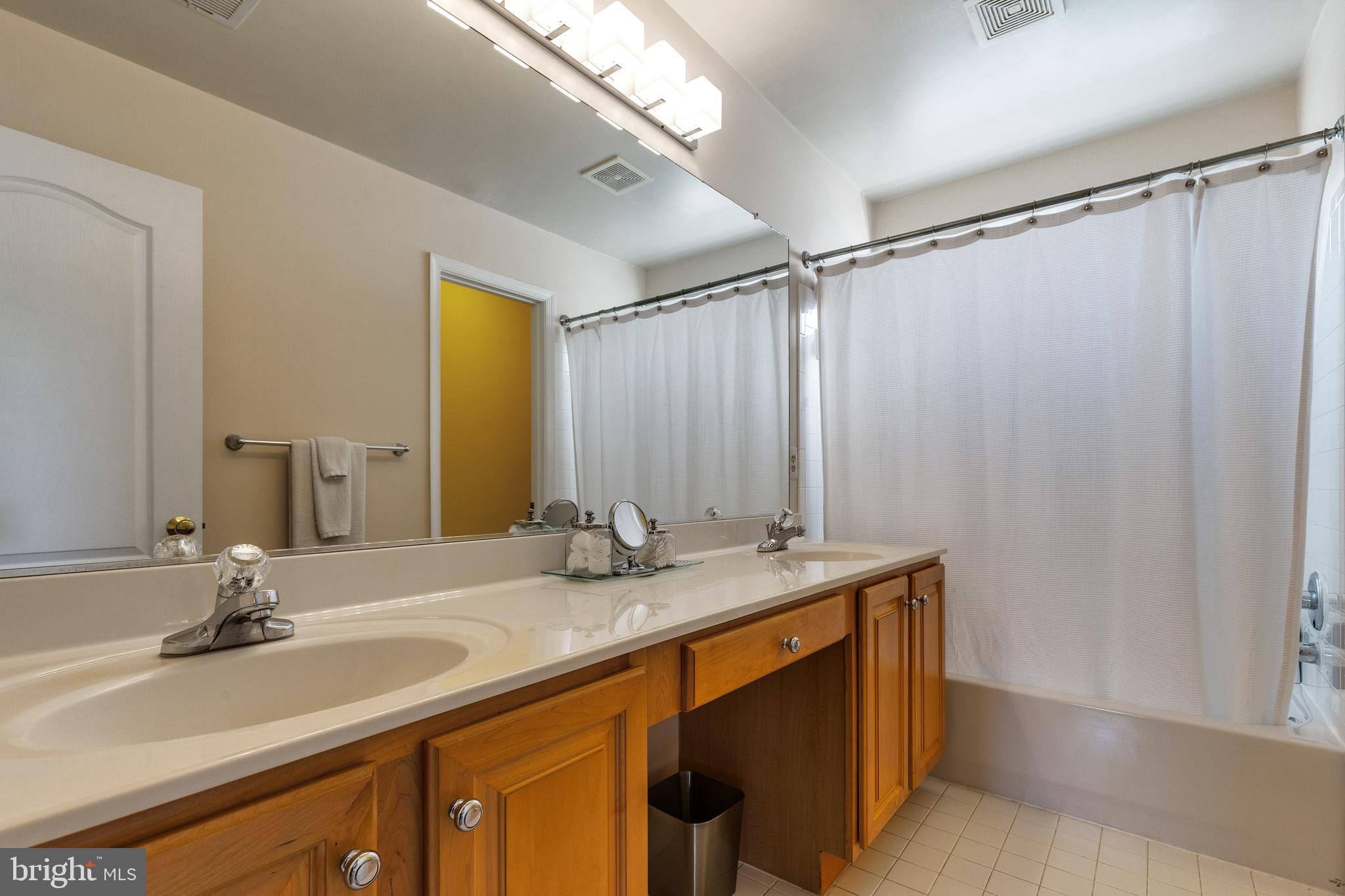 VIRGINIA OAKS - Residential