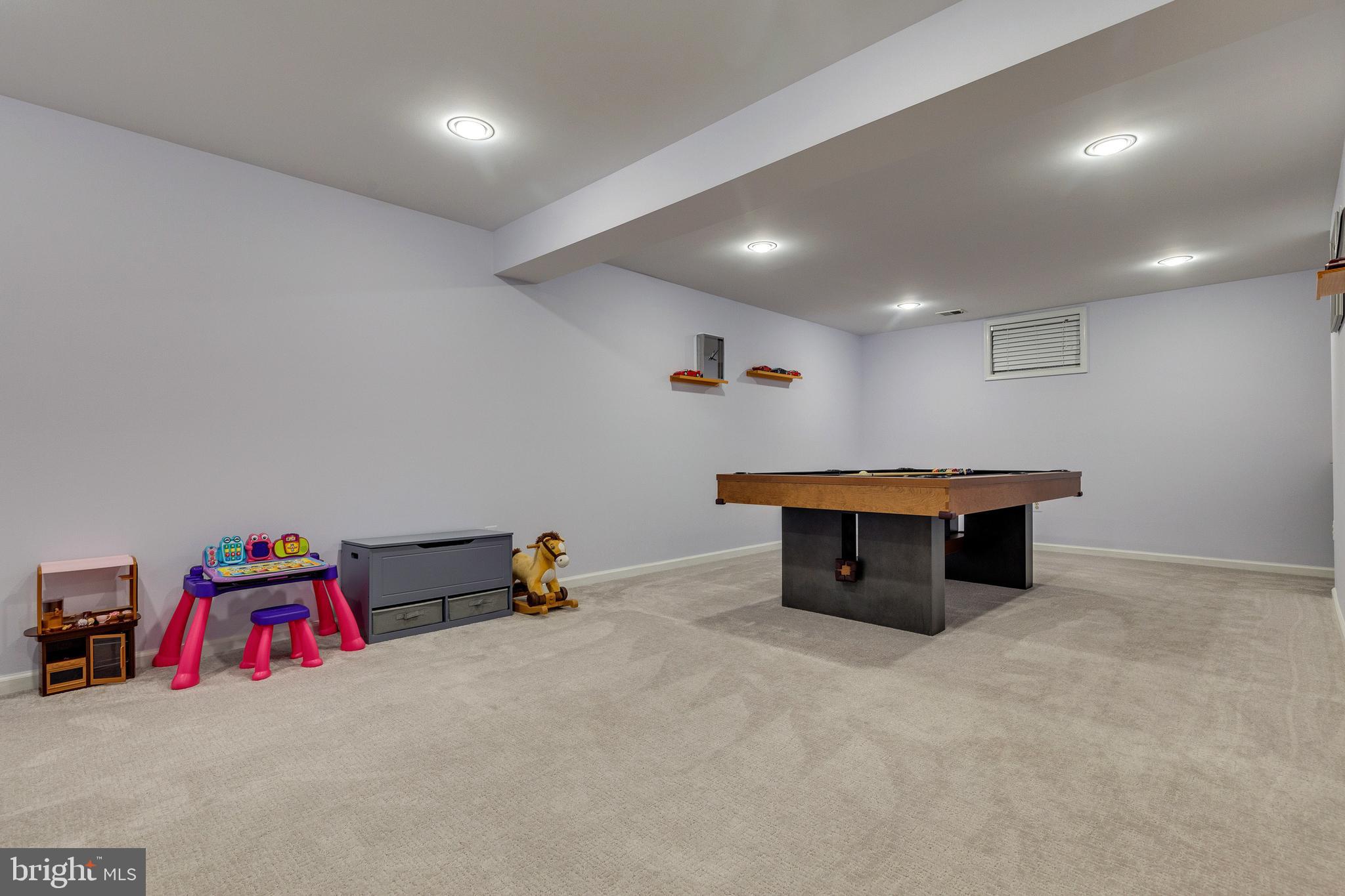 VIRGINIA OAKS - Residential