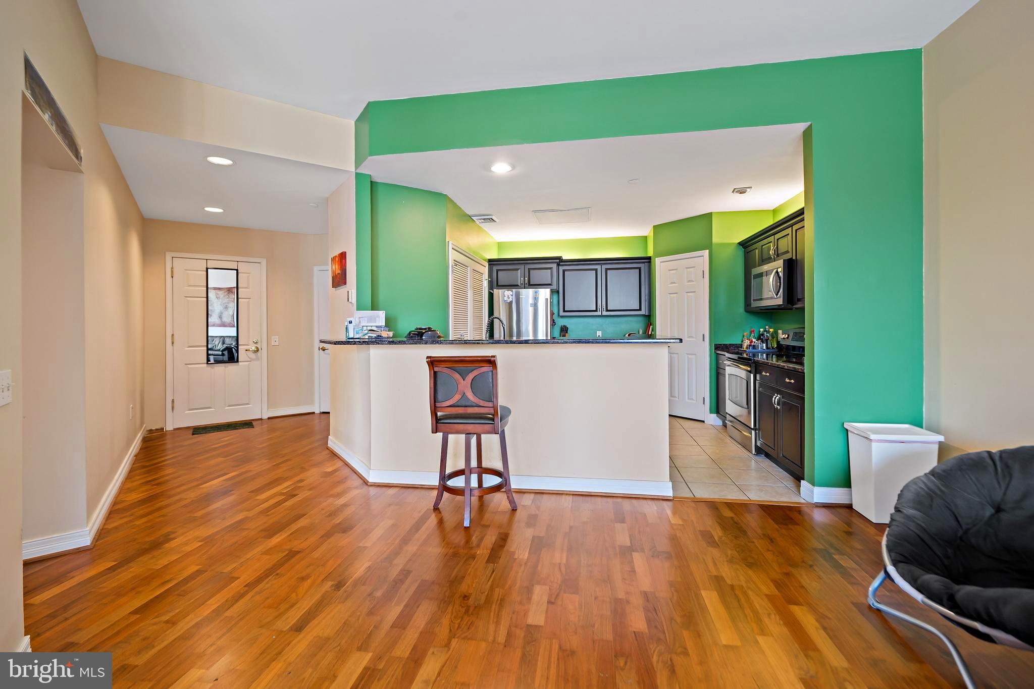 LOGAN SQUARE - Residential