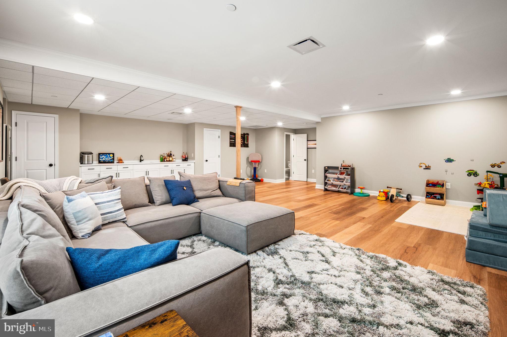 WASHINGTON MANOR - Residential