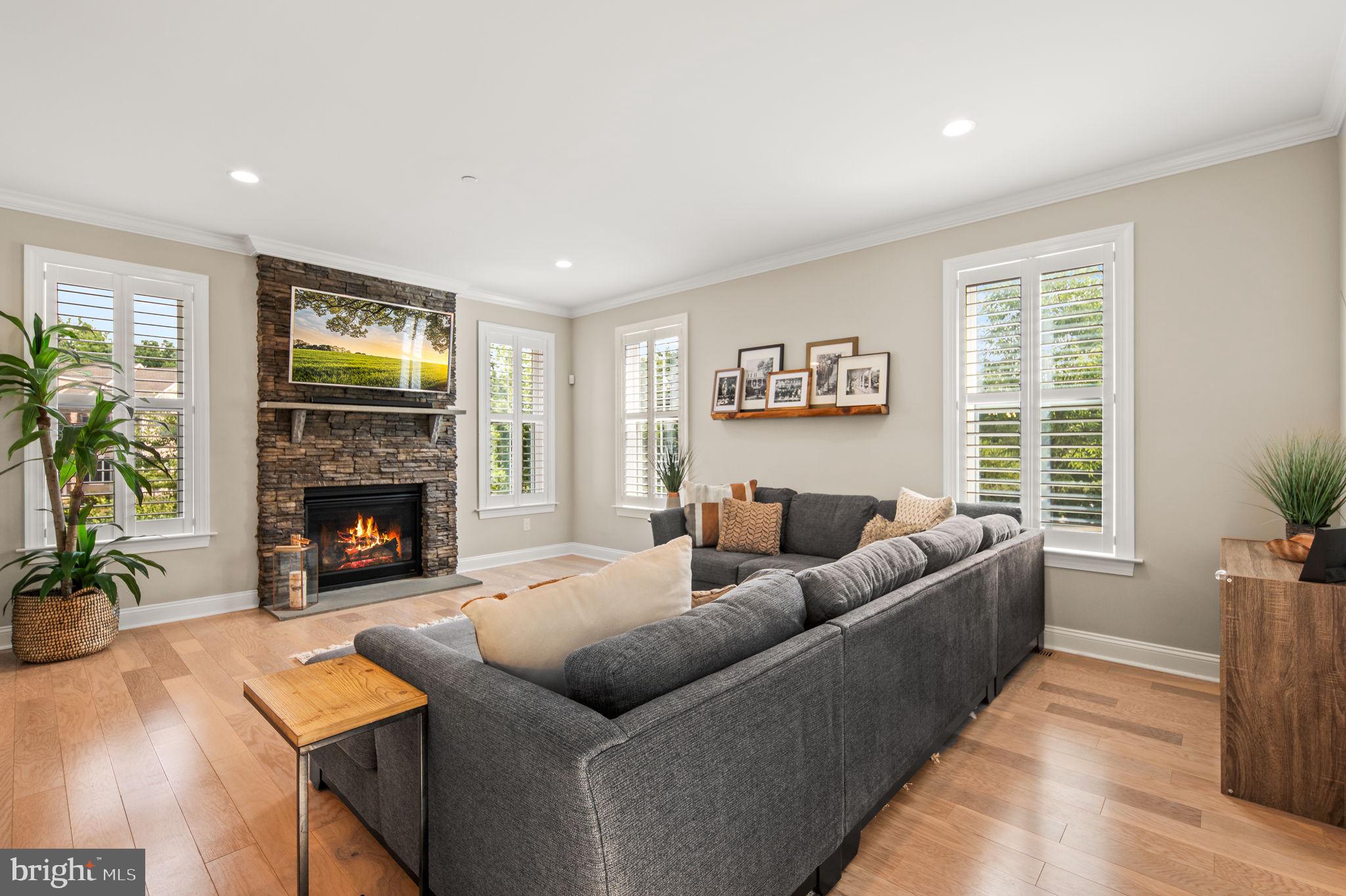 WASHINGTON MANOR - Residential