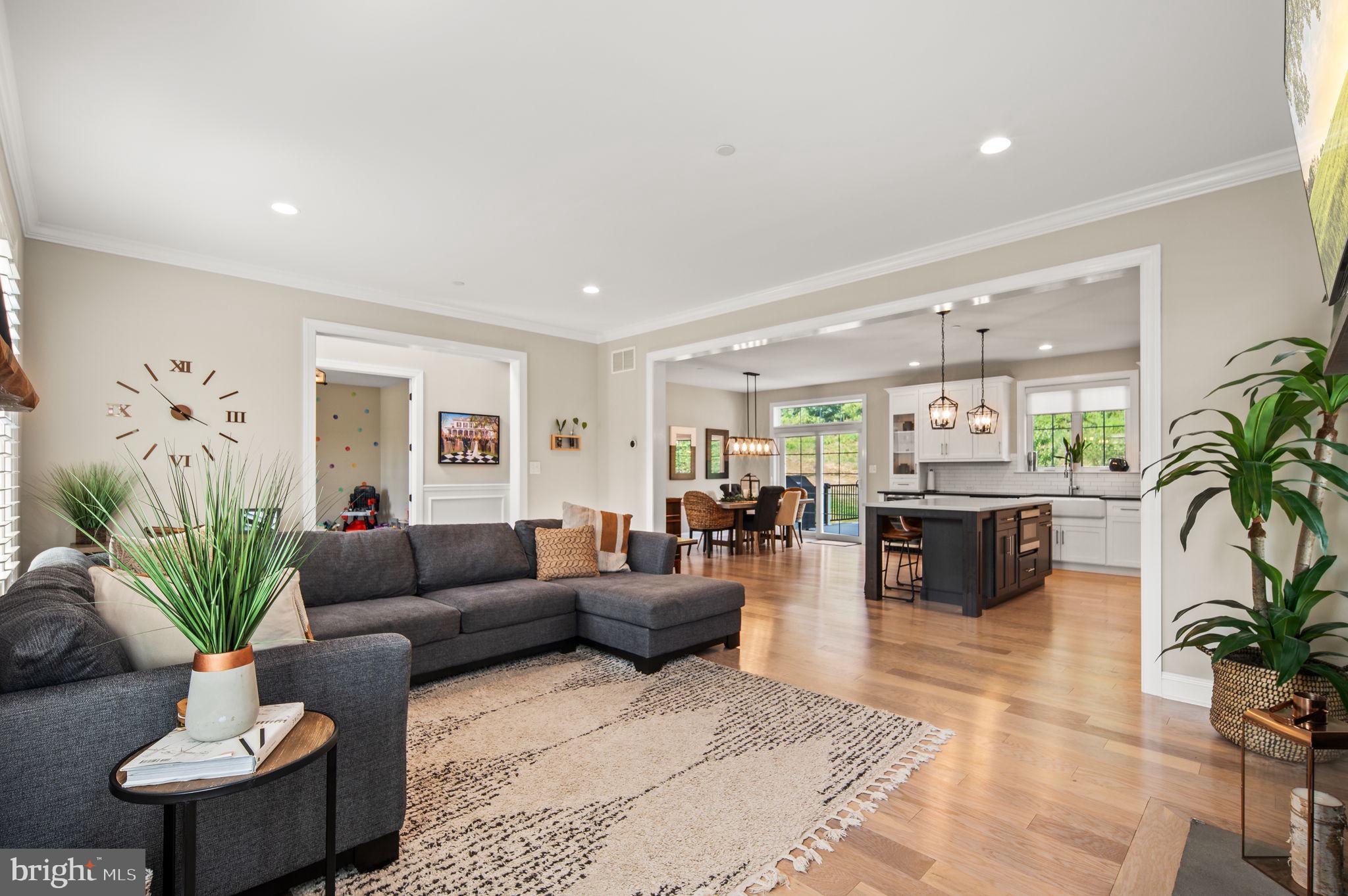 WASHINGTON MANOR - Residential