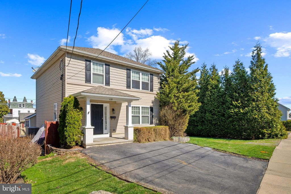 Photo of 239 Railroad Avenue, EPHRATA, PA 17522 (MLS # PALA2085332)