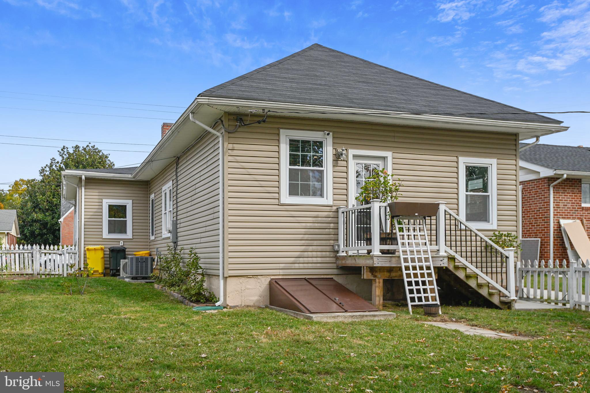 RIVIERA BEACH - Residential