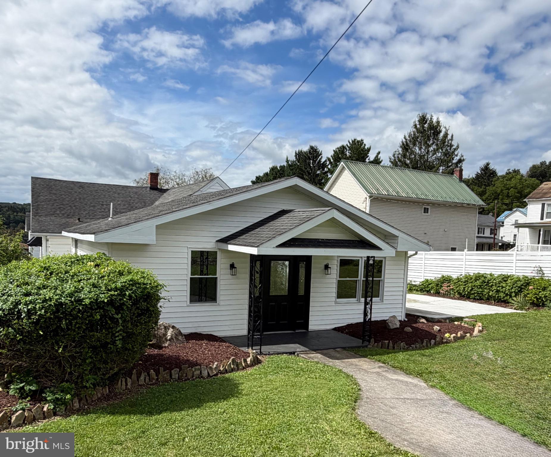 33 LINDEN STREET