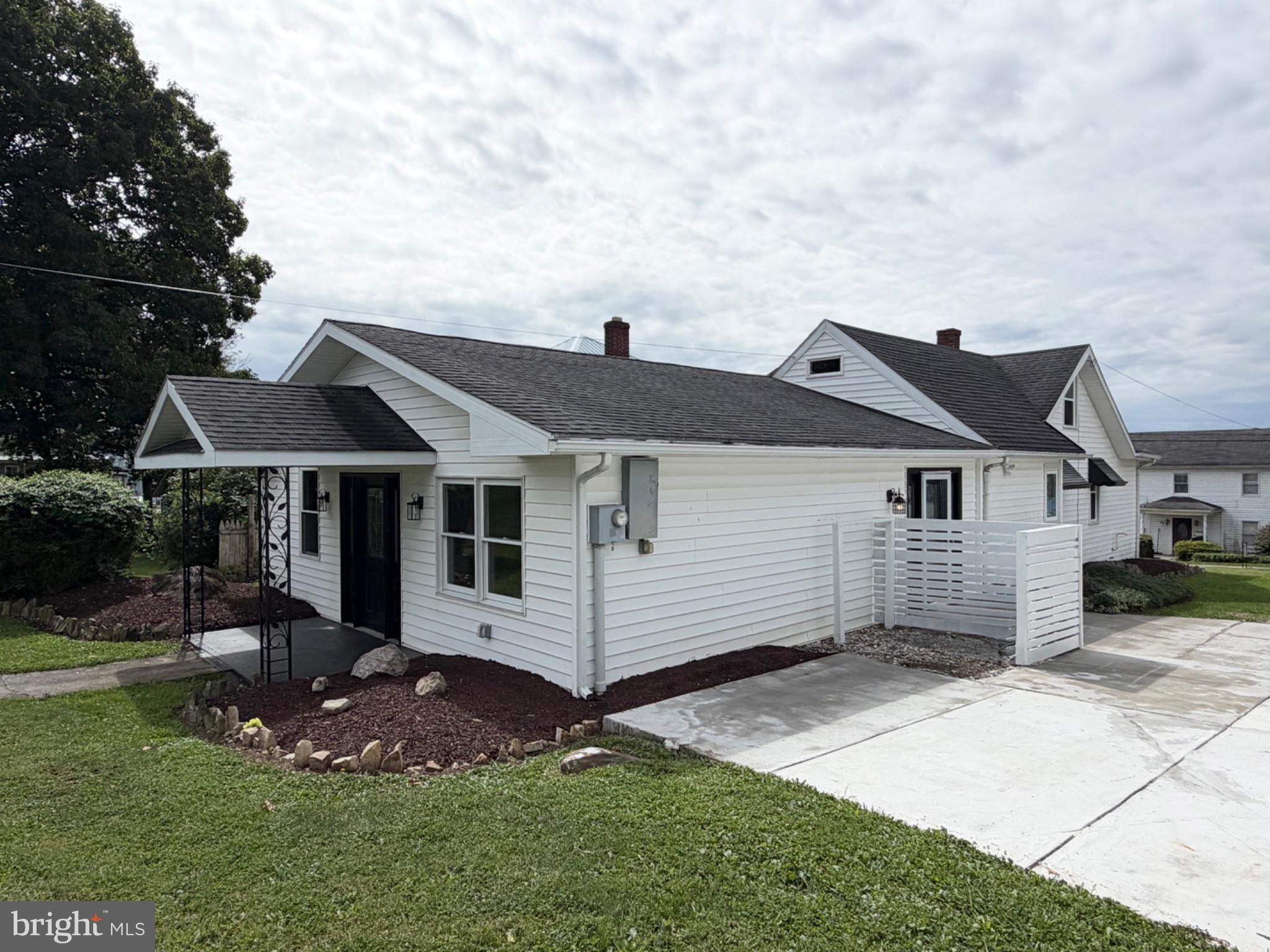33 LINDEN STREET