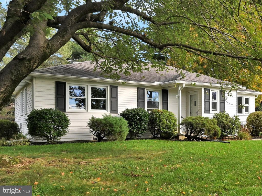 Photo of 1721 Windy Hill Road, LANCASTER, PA 17602 (MLS # PALA2076030)