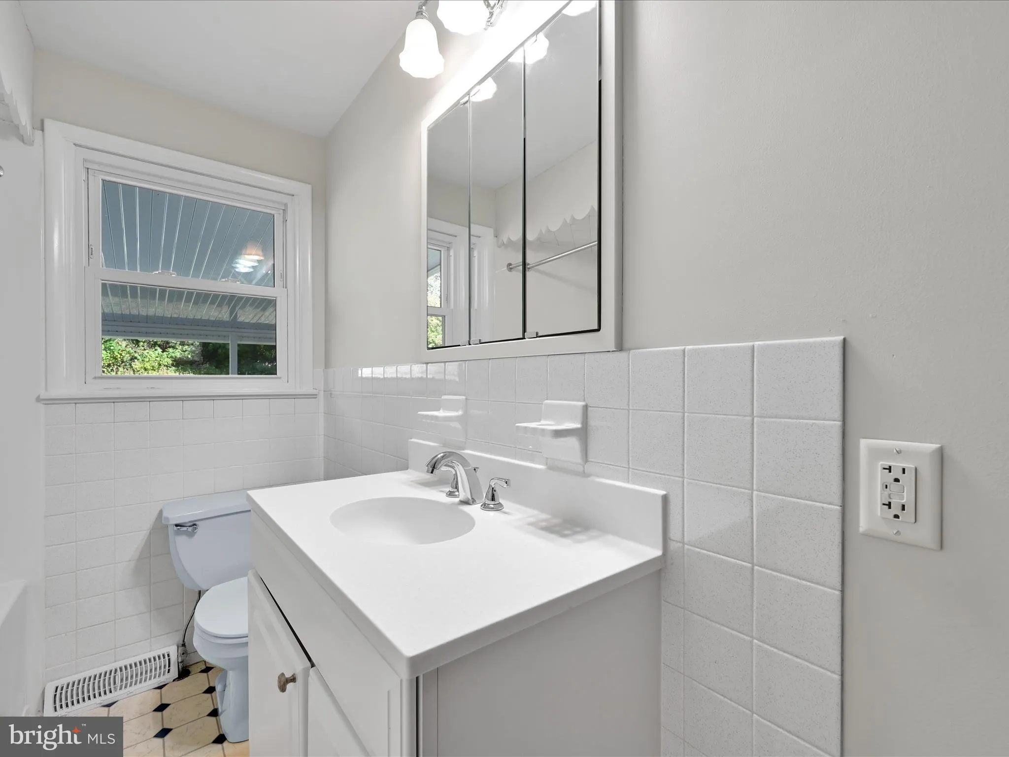 Lancaster, Pennsylvania 17602, United States, 3 Bedrooms Bedrooms, ,1 BathroomBathrooms,Residential,Coming Soon,231182