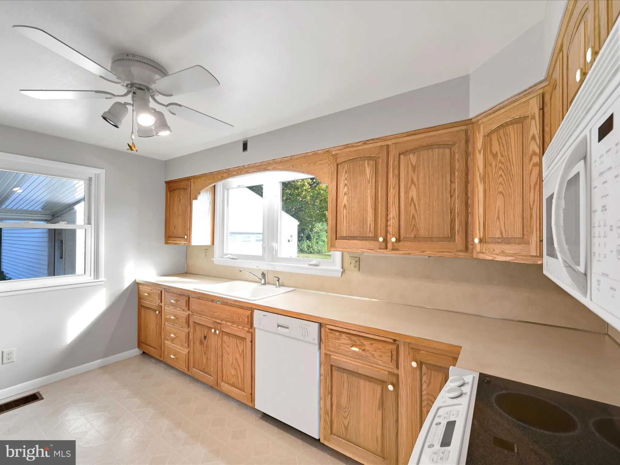 Lancaster, Pennsylvania 17602, United States, 3 Bedrooms Bedrooms, ,1 BathroomBathrooms,Residential,Coming Soon,231182