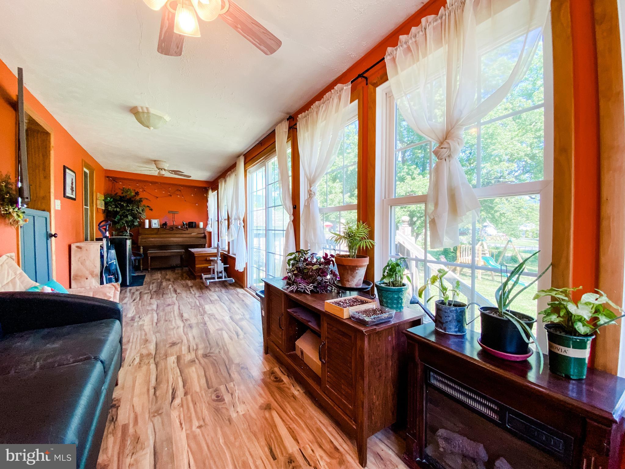 CRESAPTOWN - Residential