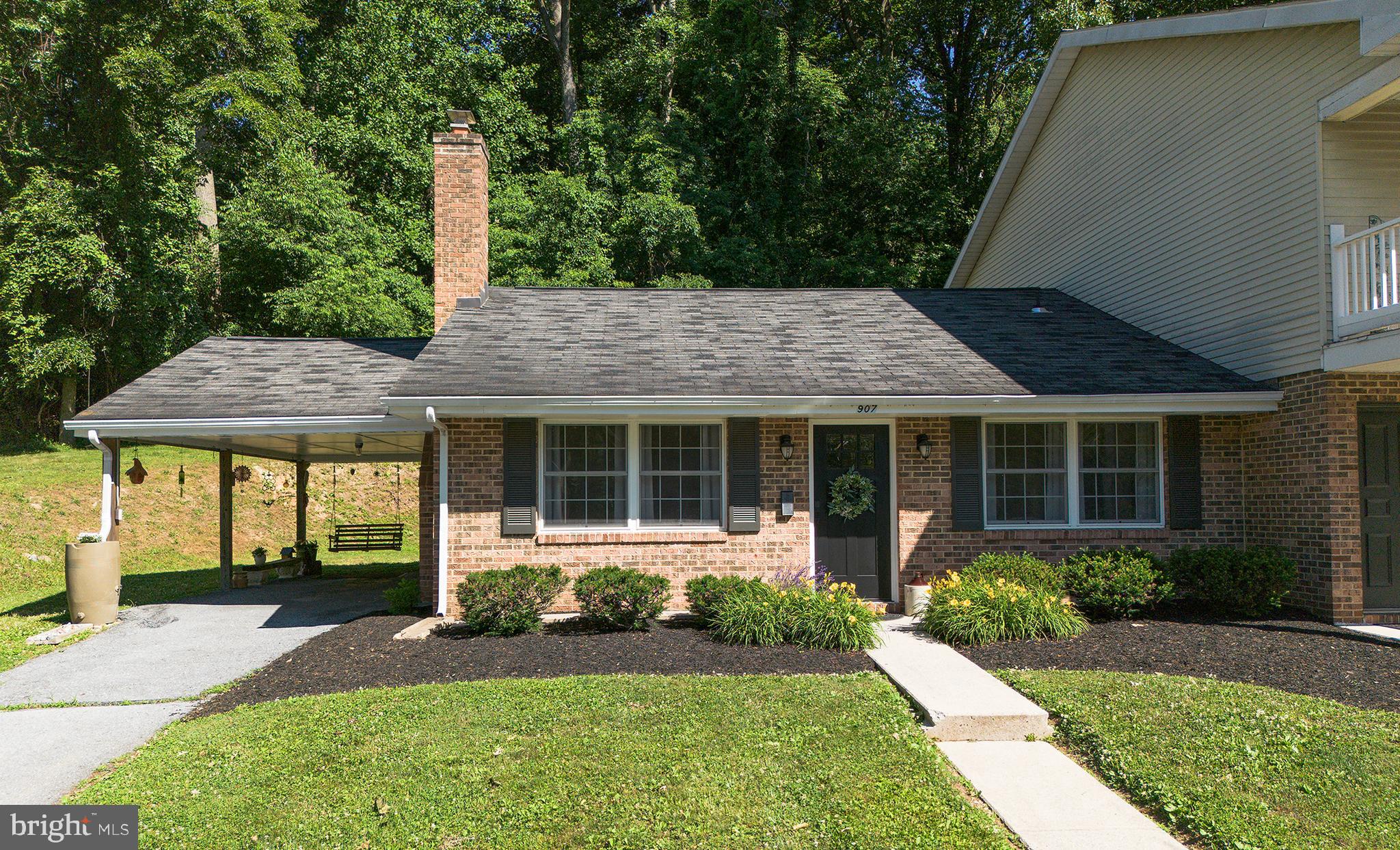 907 RHUE HAUS LANE