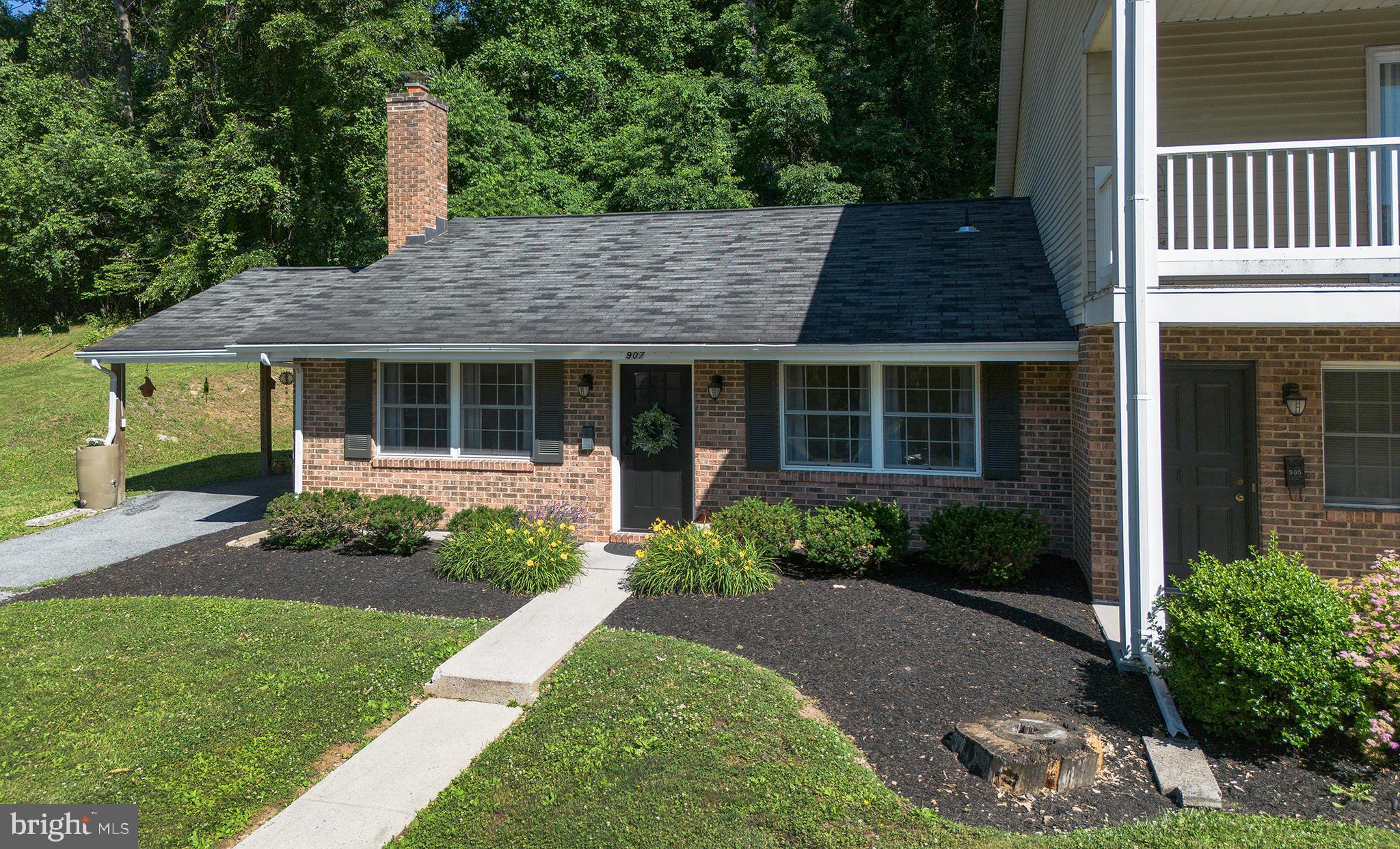 907 RHUE HAUS LANE