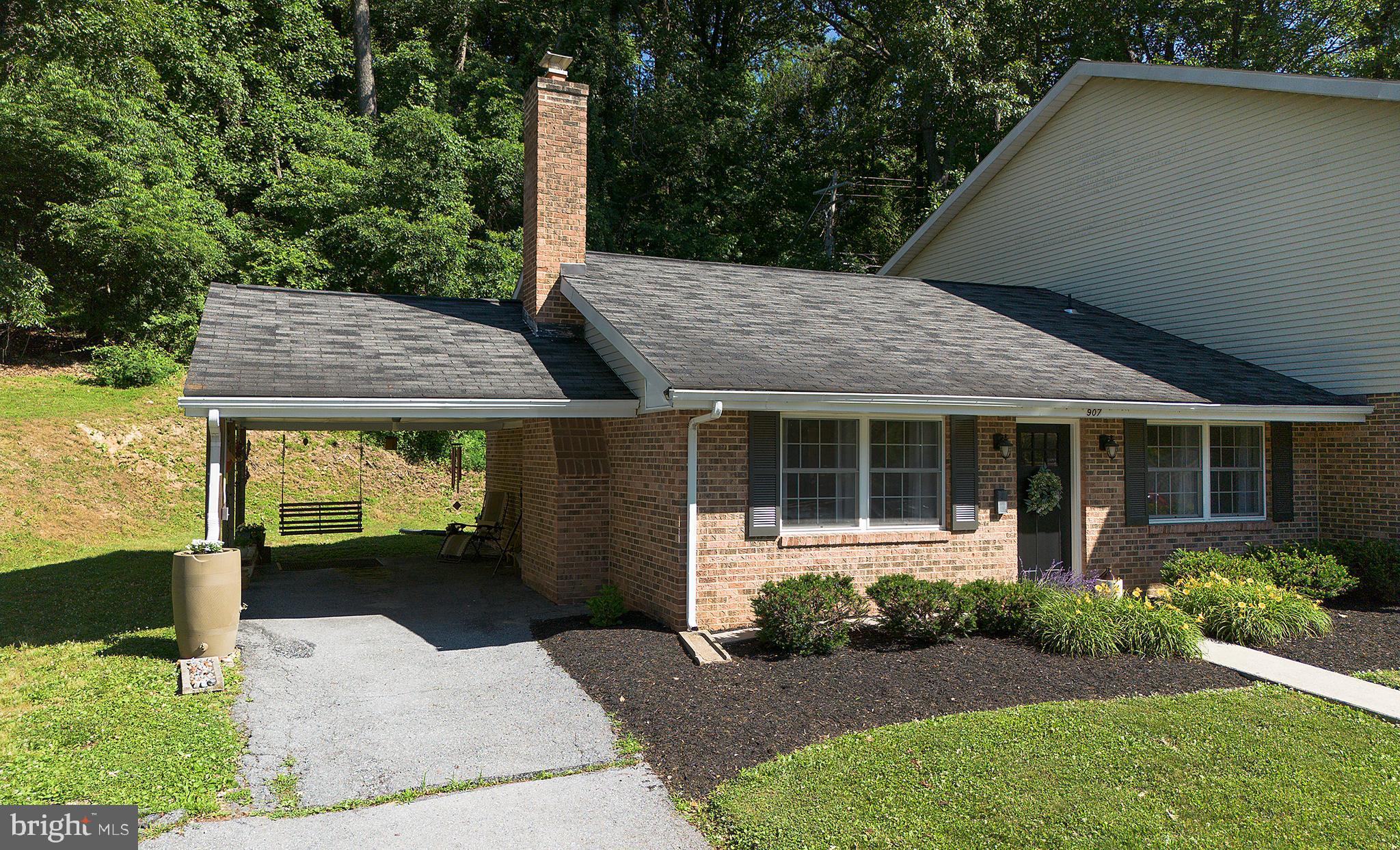 907 RHUE HAUS LANE
