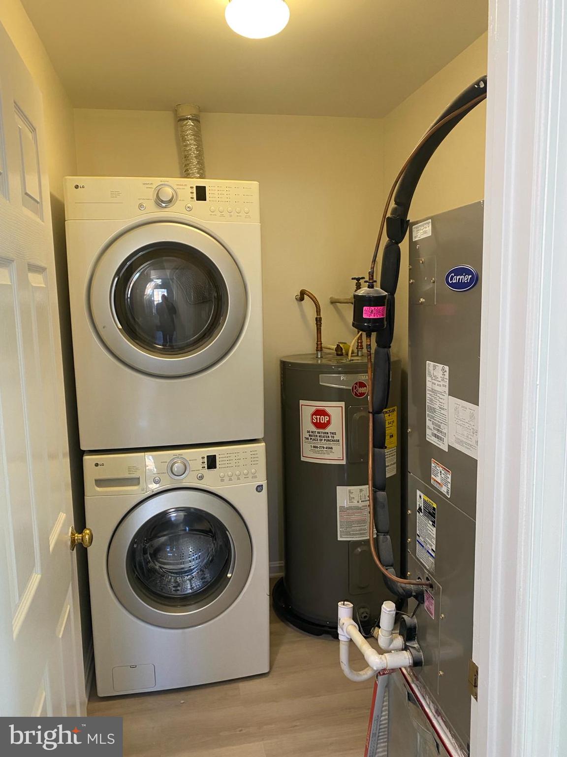 ROLLING OAKS - Residential Lease