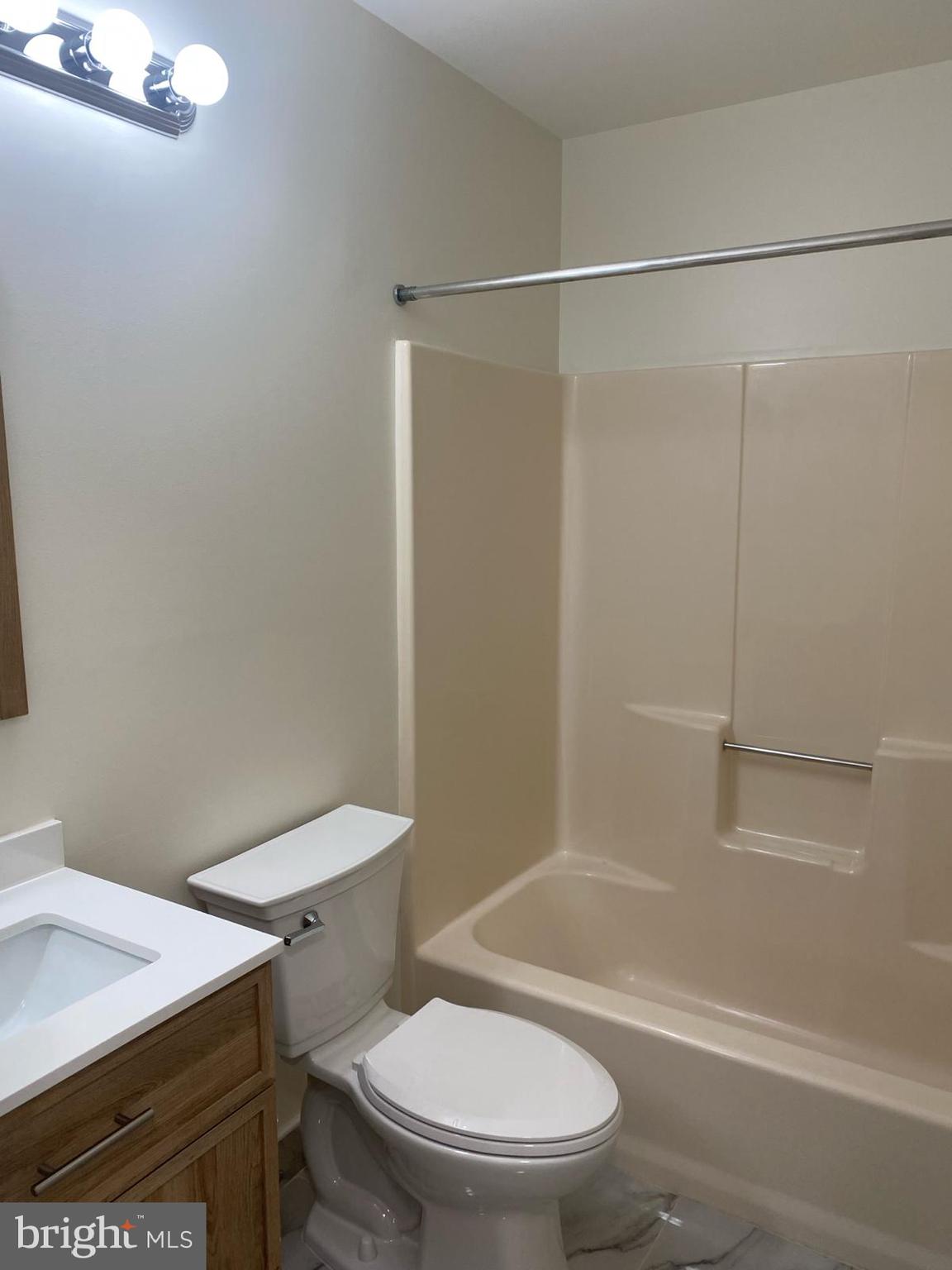 ROLLING OAKS - Residential Lease