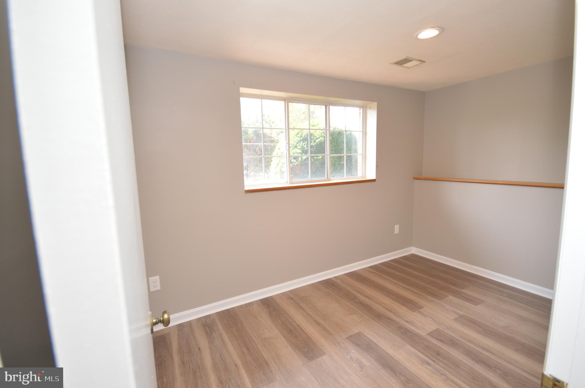 STONEYBROOKE - Residential Lease