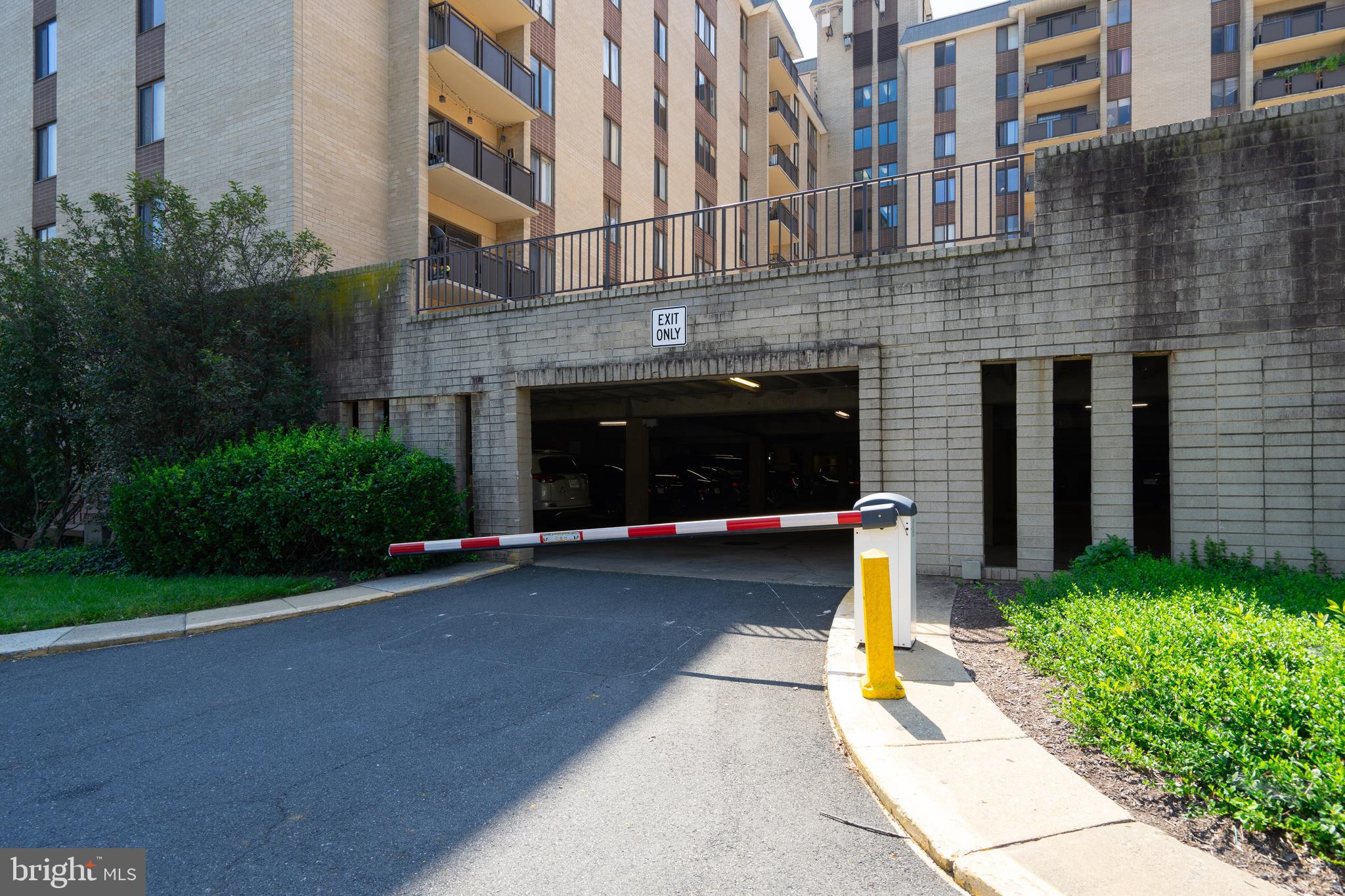 WOODLAKE TOWERS - Residential