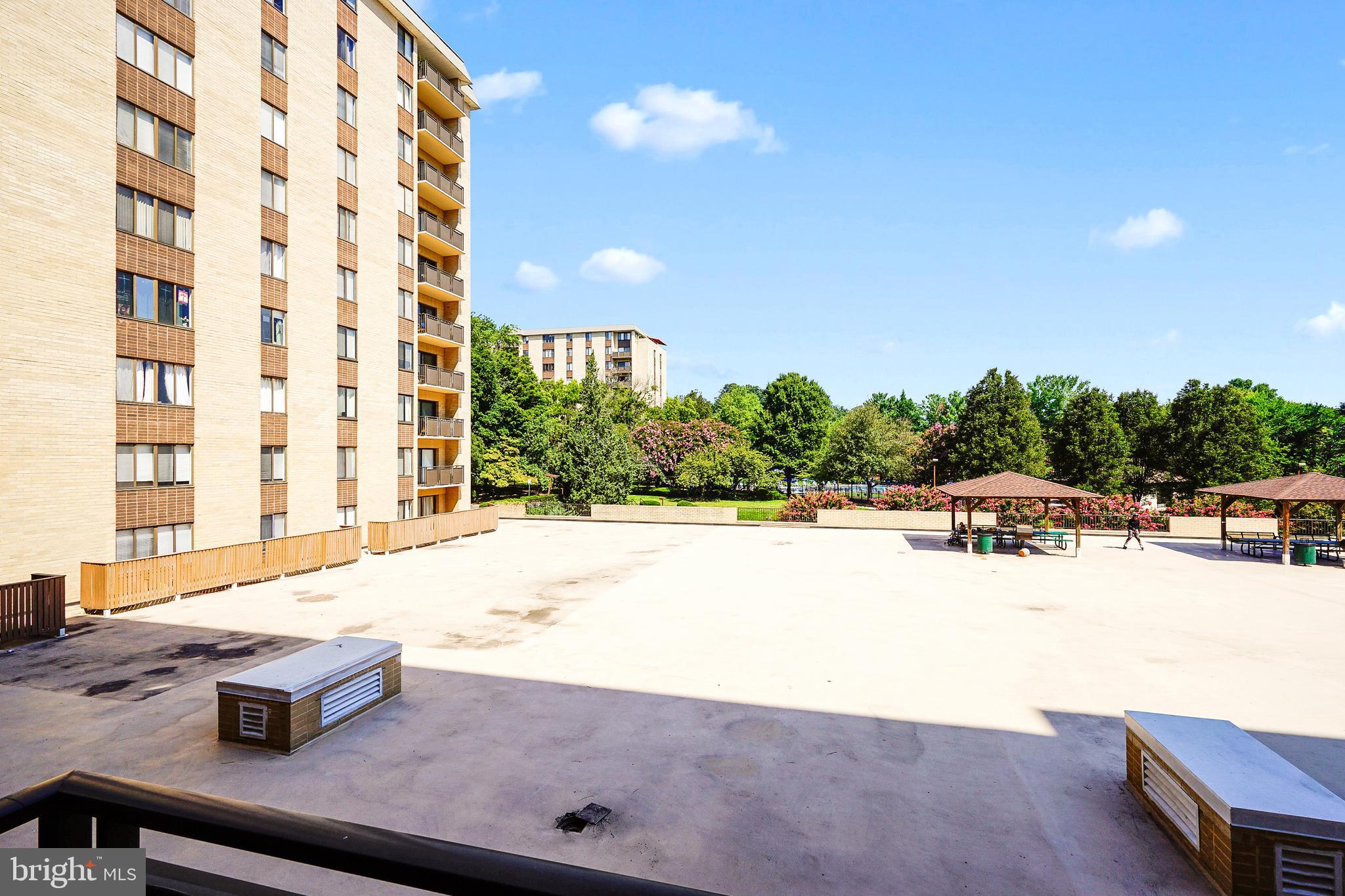 WOODLAKE TOWERS - Residential