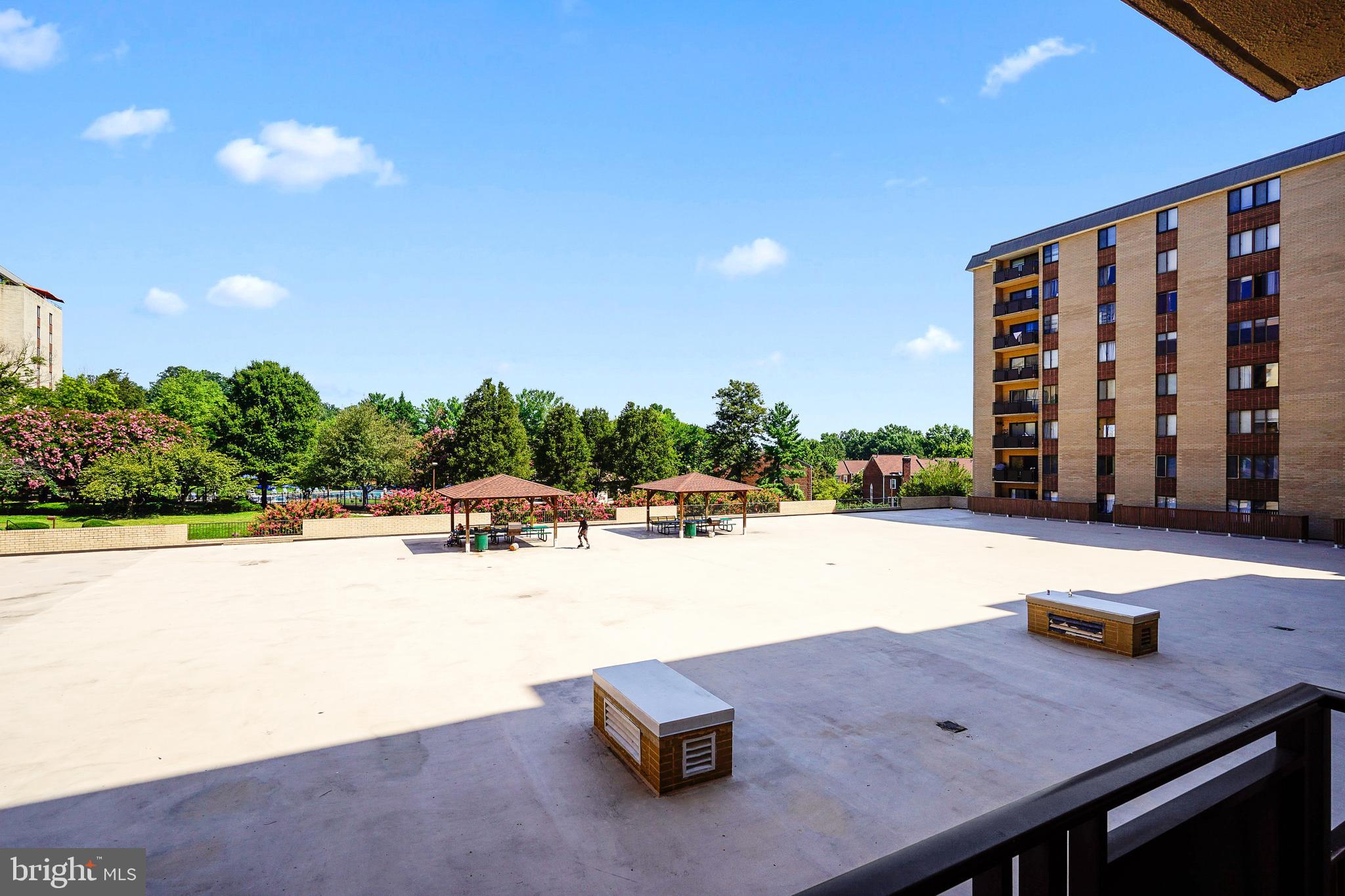 WOODLAKE TOWERS - Residential