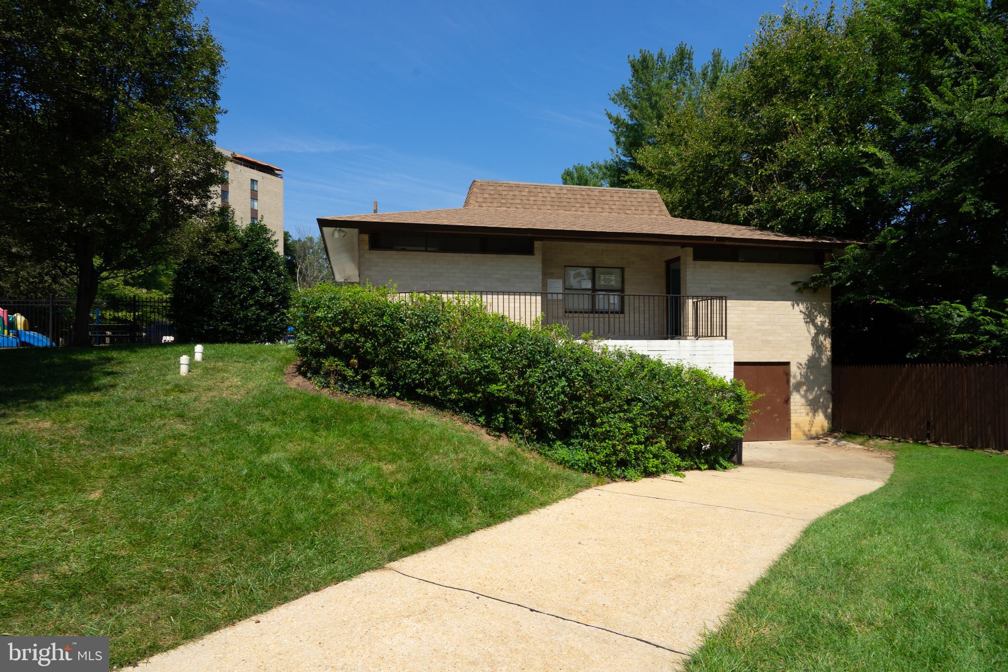 WOODLAKE TOWERS - Residential