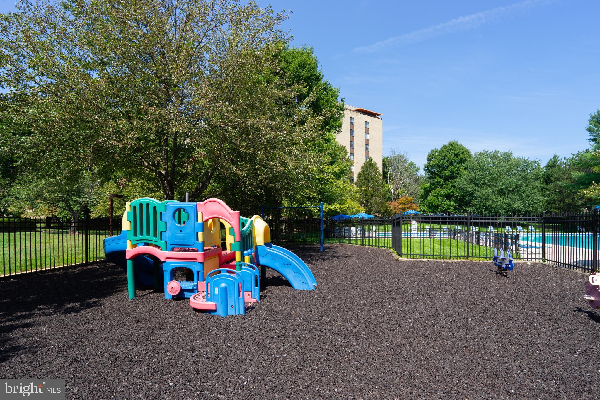 WOODLAKE TOWERS - Residential