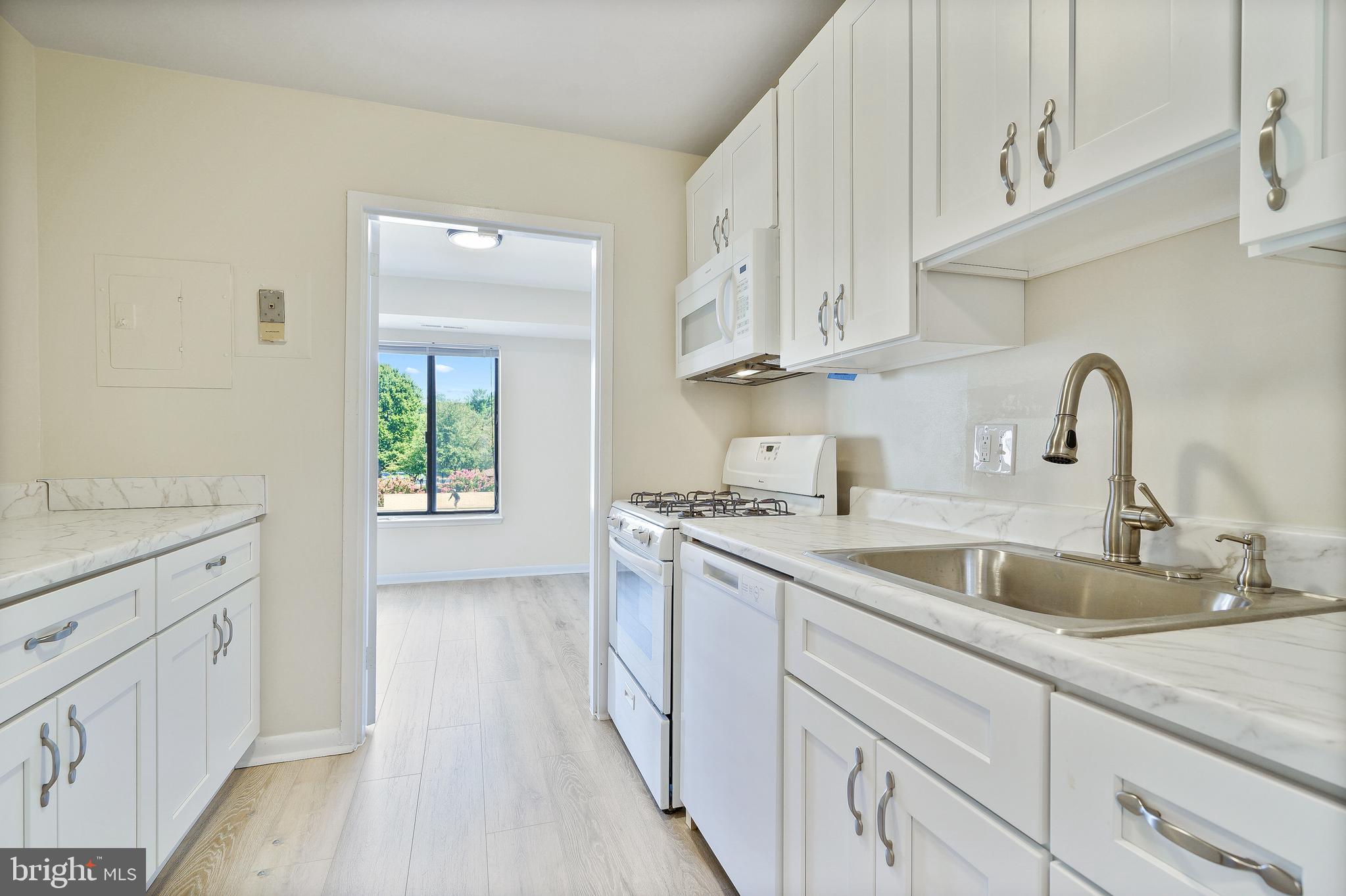 WOODLAKE TOWERS - Residential