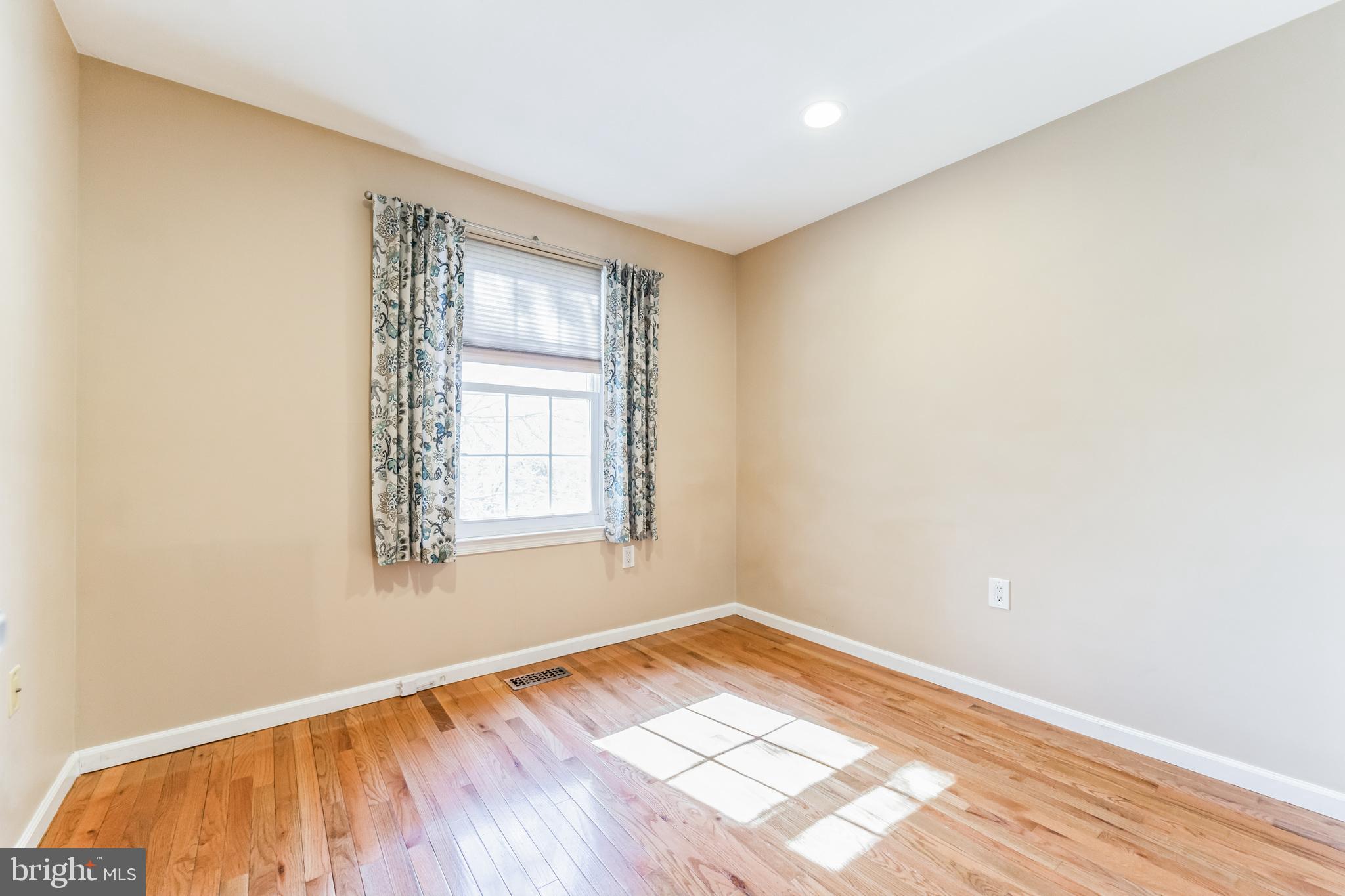 SYCAMORE MEWS - Residential Lease