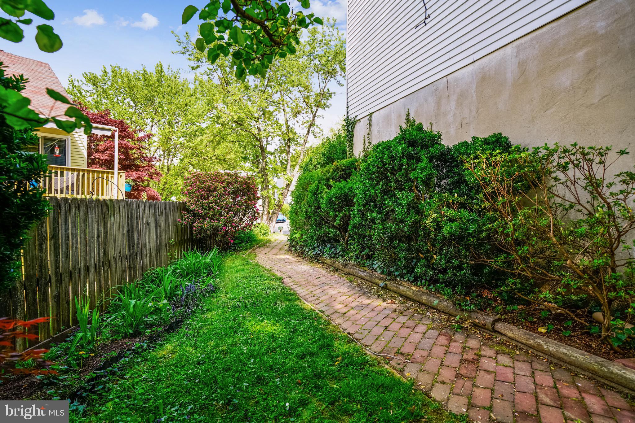 OLD COUNTY ESTATES - Residential