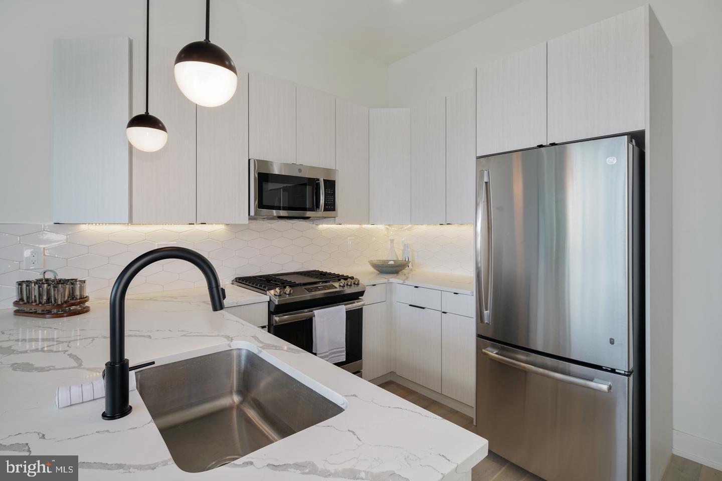 POINT BREEZE - Residential Lease