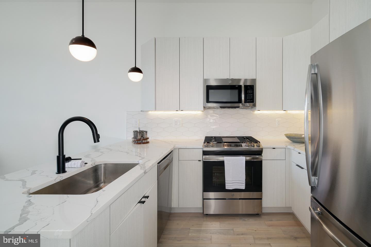 POINT BREEZE - Residential Lease