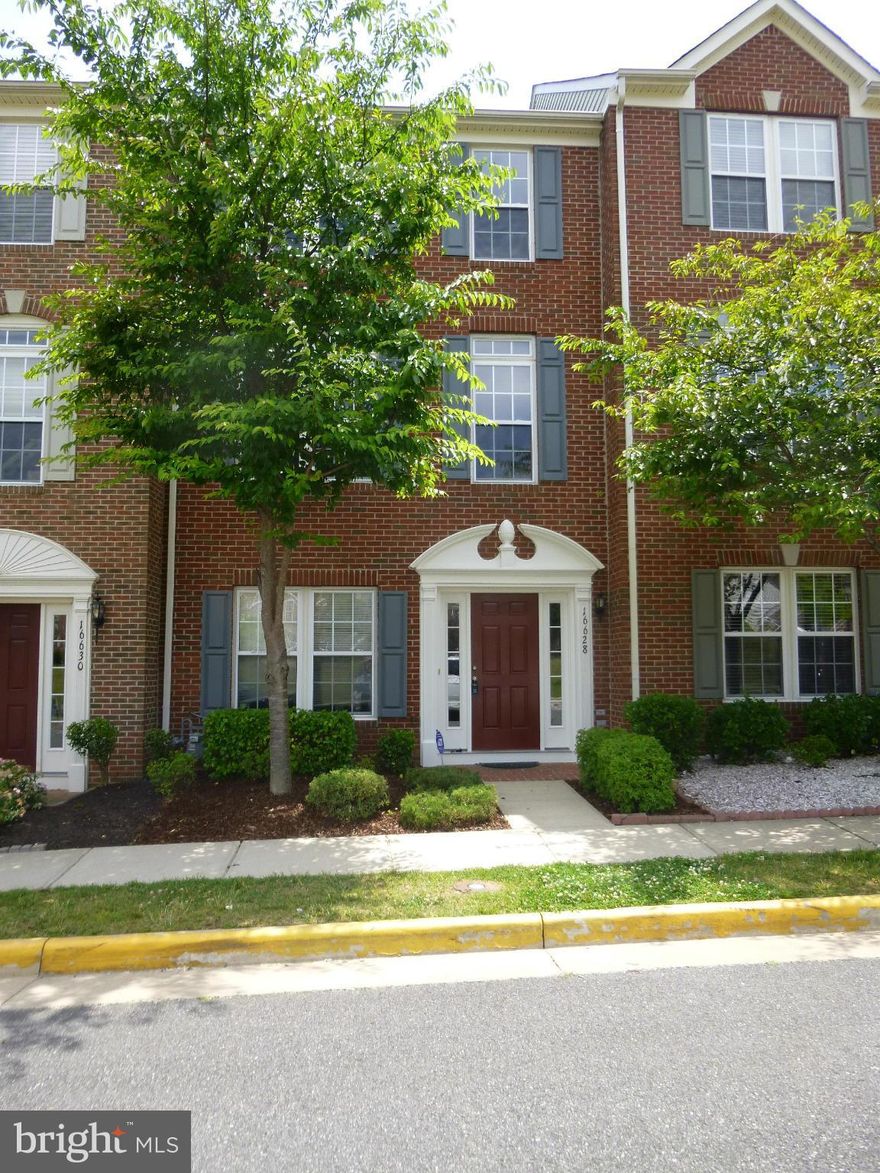 BEAUTIFUL TOWNHOUSE WITH A DETACHED 2 CAR GARAGE! FRESH PAINT & NEW CARPET ON THE UPPER LVL, HARDWOOD FLOORS IN THE LIVING ROOM, DINING ROOM, KITCHEN & SUNROOM BUMPOUT! GORMET KITCHEN! LARGE MASTER BEDROOM W/UPGRADED MSTR BATH FEATURES SOAKING TUB & UPGRADED TILE. LARGE FAMILY ROOM ON MAIN LEVEL W/GAS FIREPLACE. ALL THE GREAT AMENITIES OF PORT POTOMAC INCLUDING BEAUTIFUL CLUB HOUSE, POOLS, ETC.