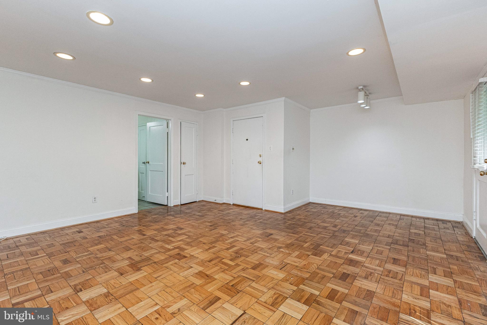 10401 MONTROSE AVENUE 10401
