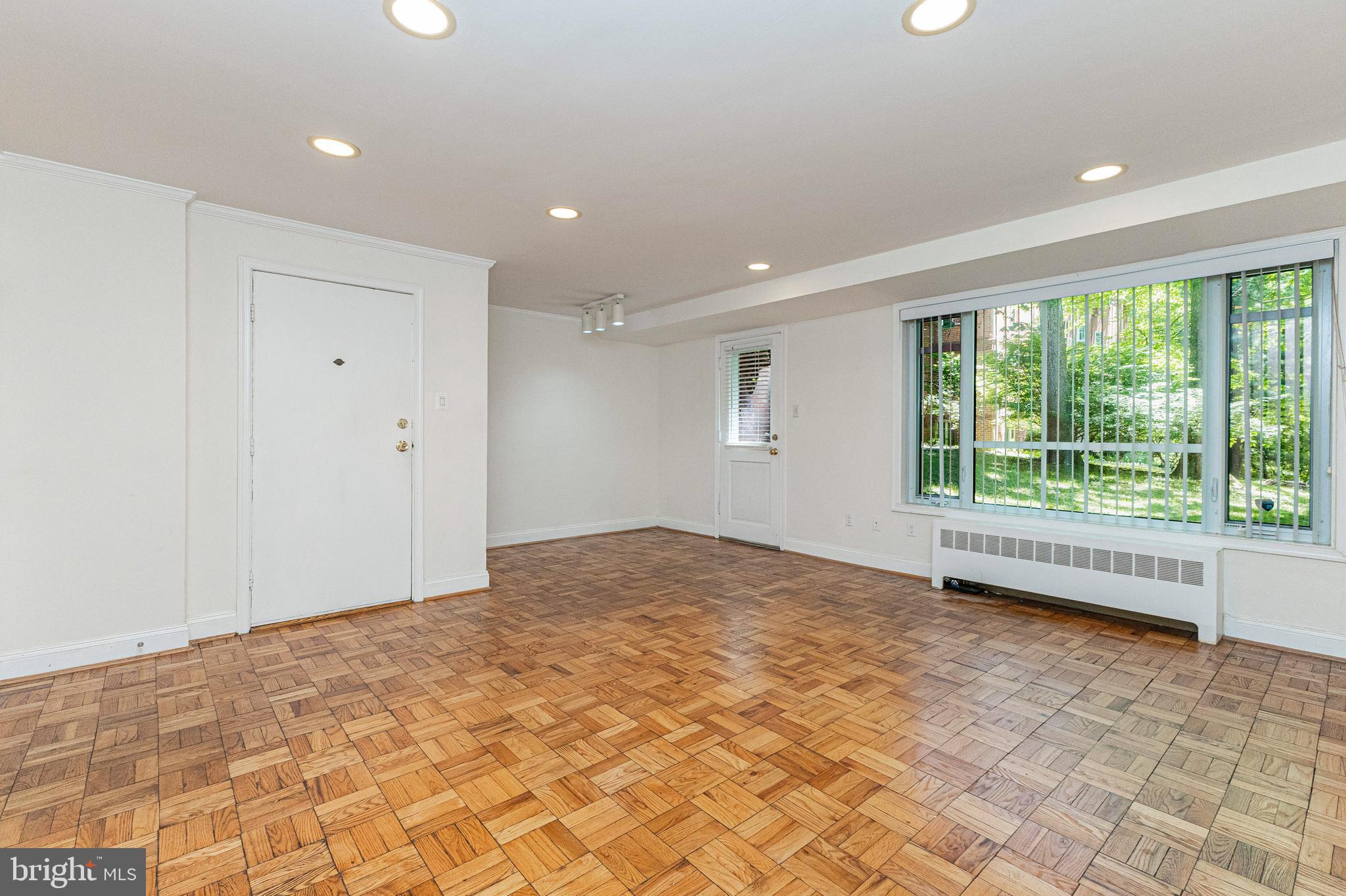 10401 MONTROSE AVENUE 10401