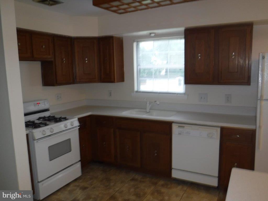 DALE CITY - Residential Lease