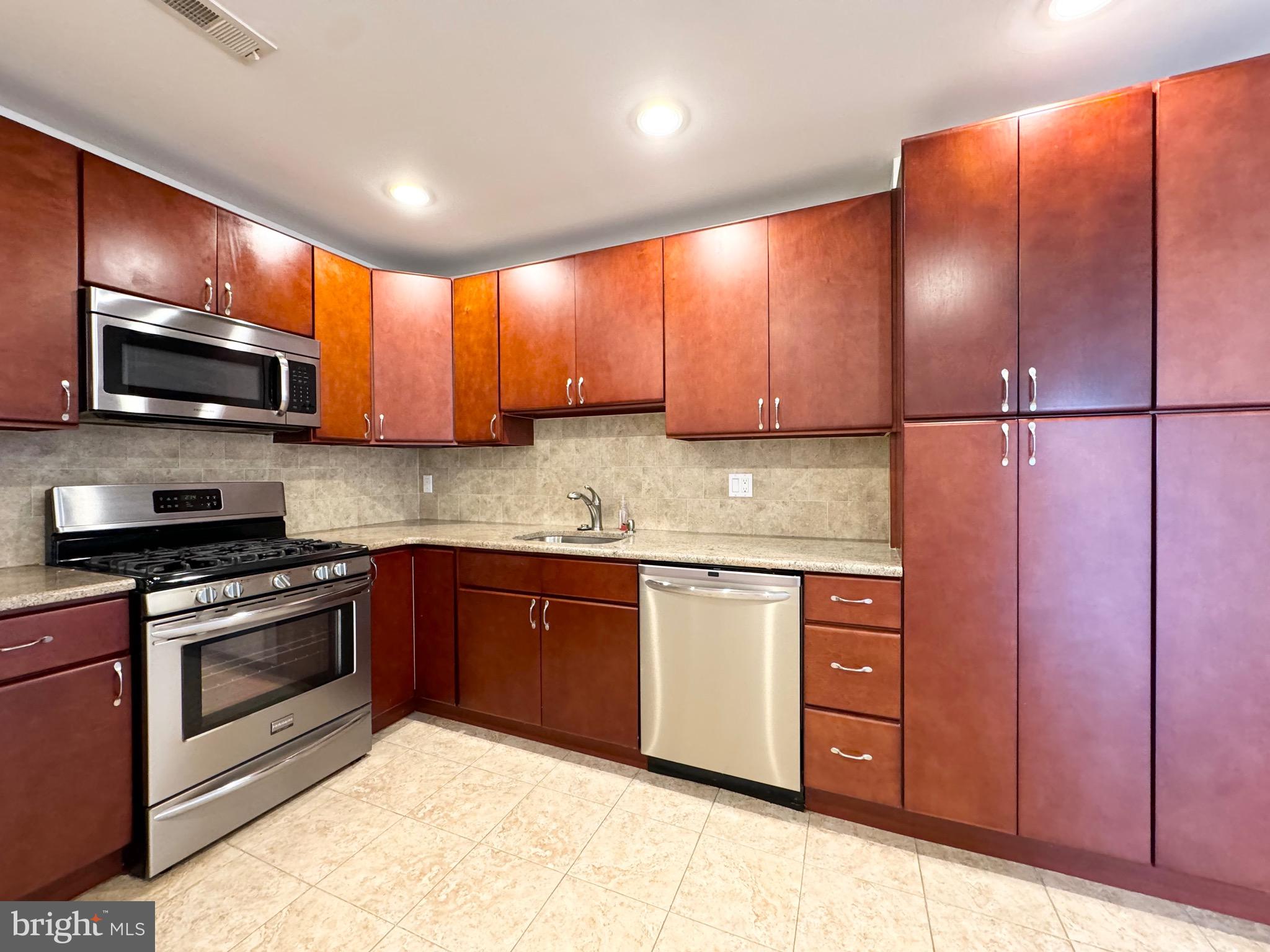 BUSTLETON - Residential