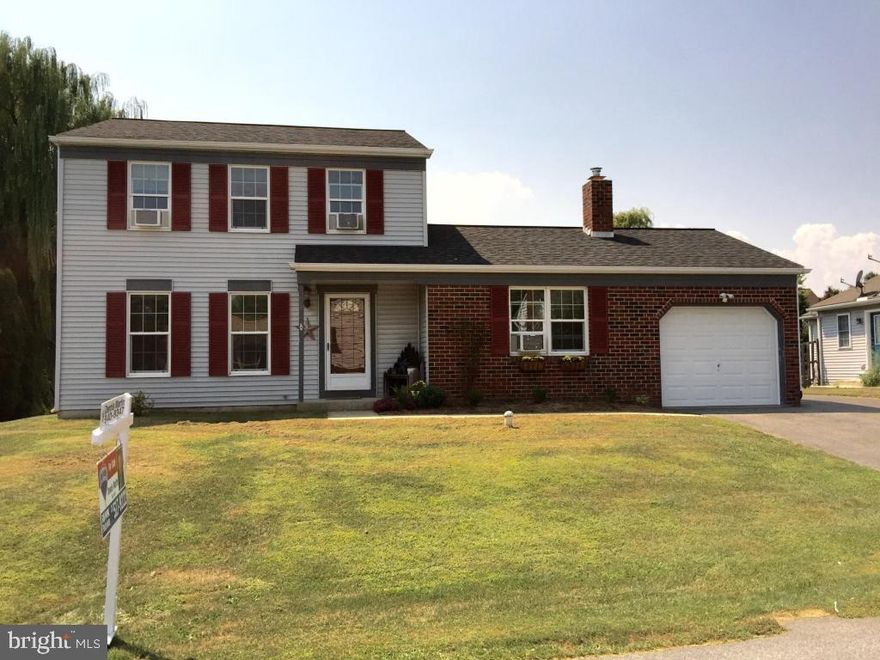 IMMEDIATE POSSESSION! Great family neighborhood! Fireplace with insert in 1st floor family room. Eat-in Kitchen w/island/breakfast bar. Large walk-in closet in Master bedroom. Finished rec room in basement.