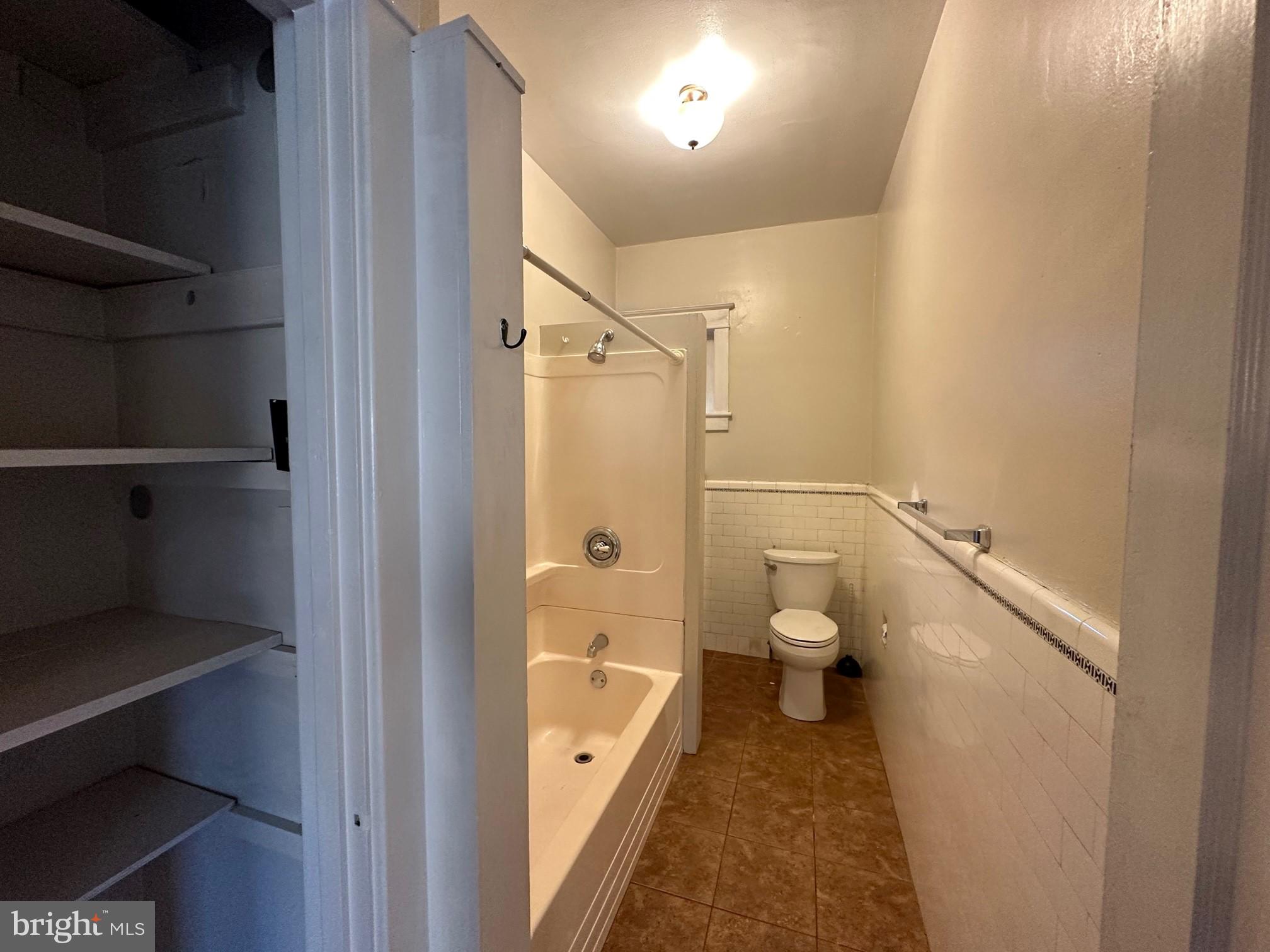 SCHWENKSVILLE - Residential Lease