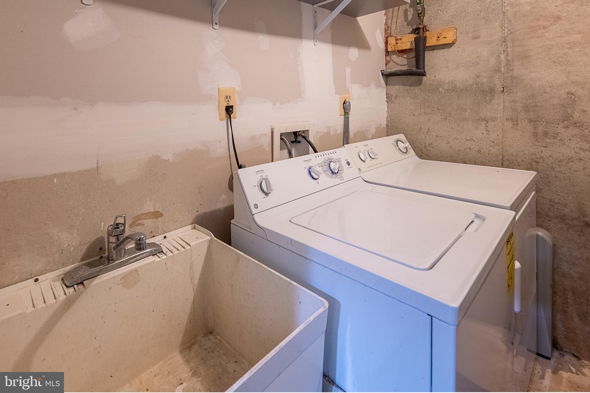 COUNTRYSIDE - Residential