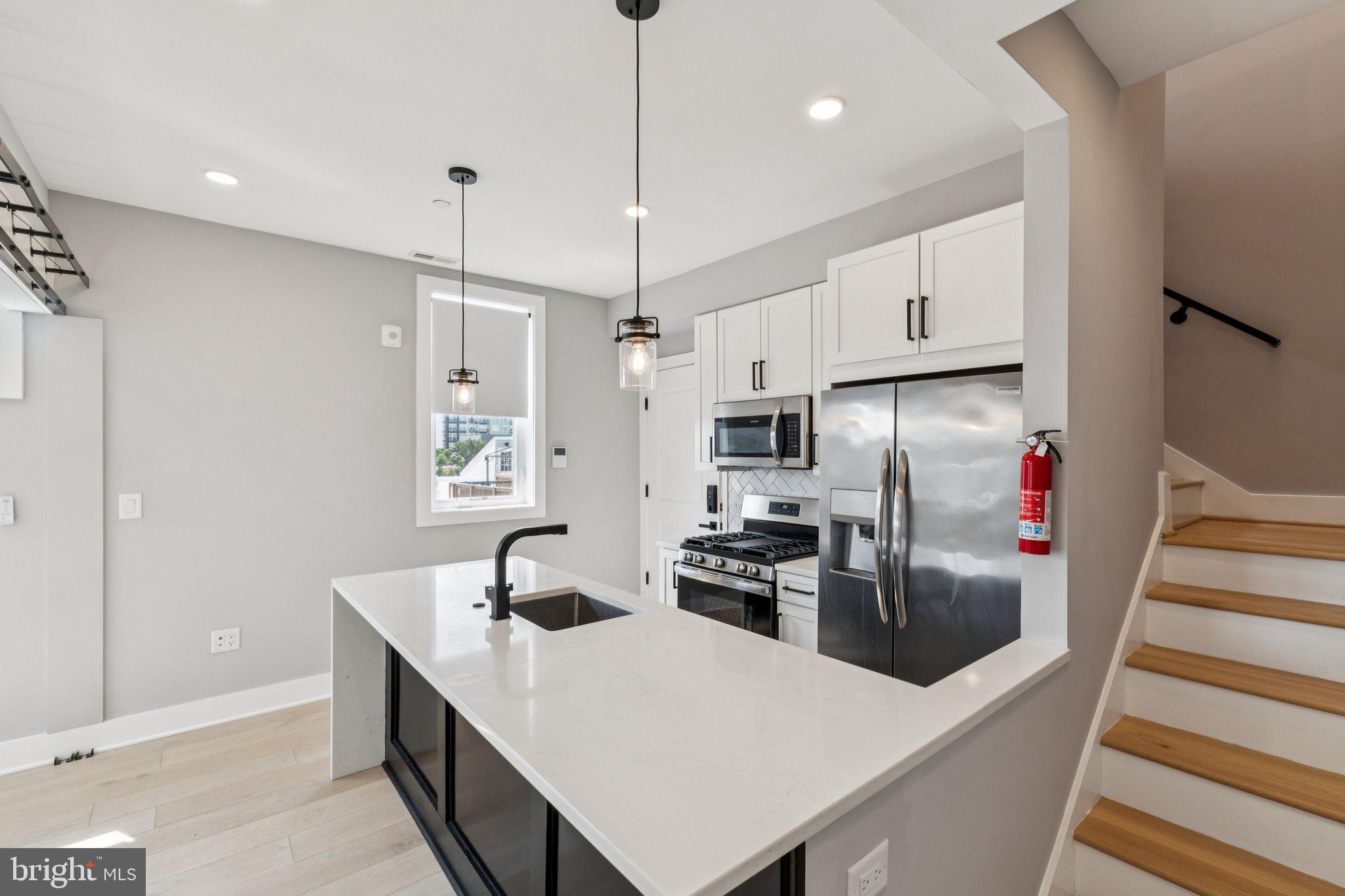 1915 H STREET NE PH2