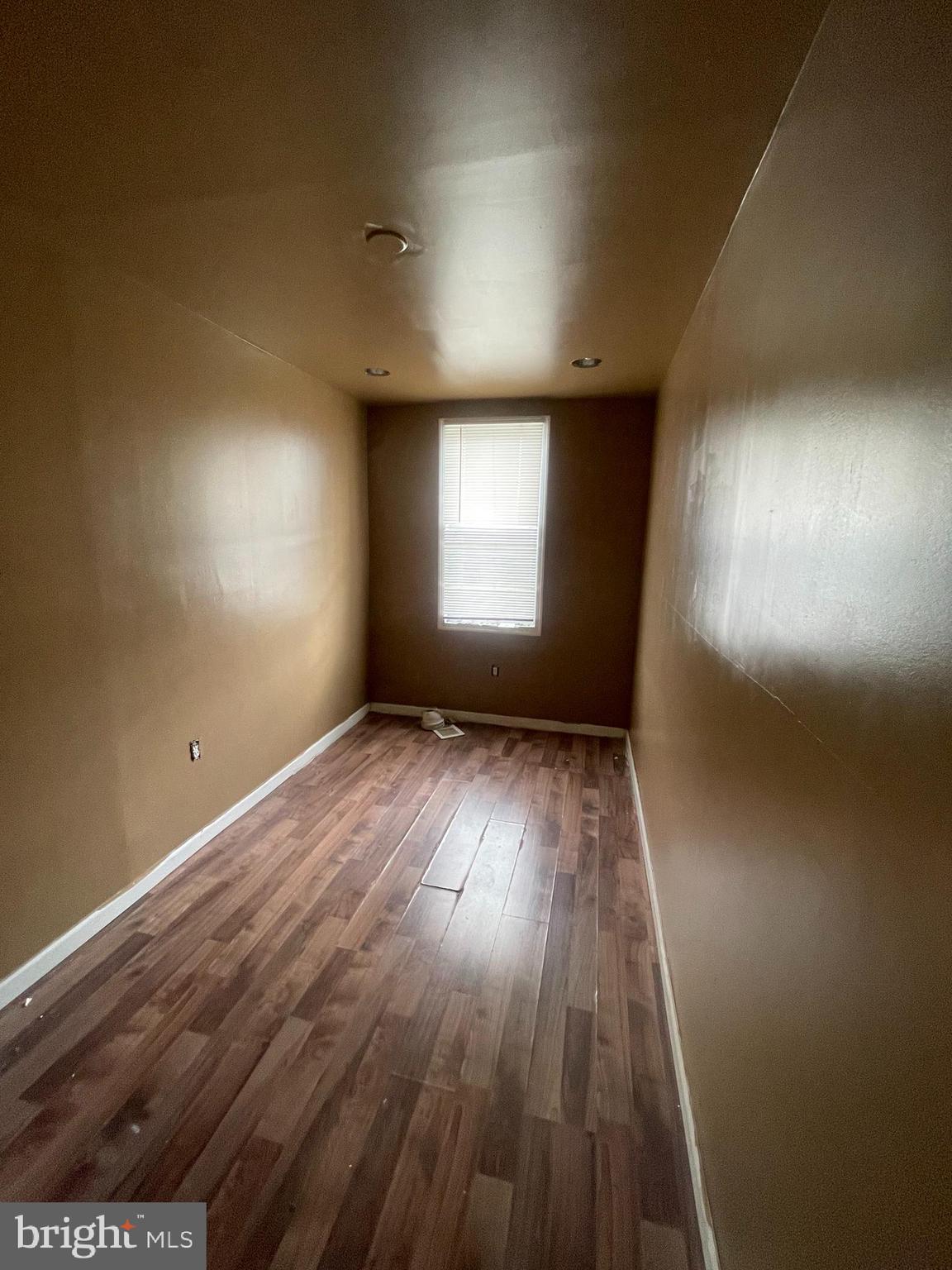 ELMWOOD PARK - Residential