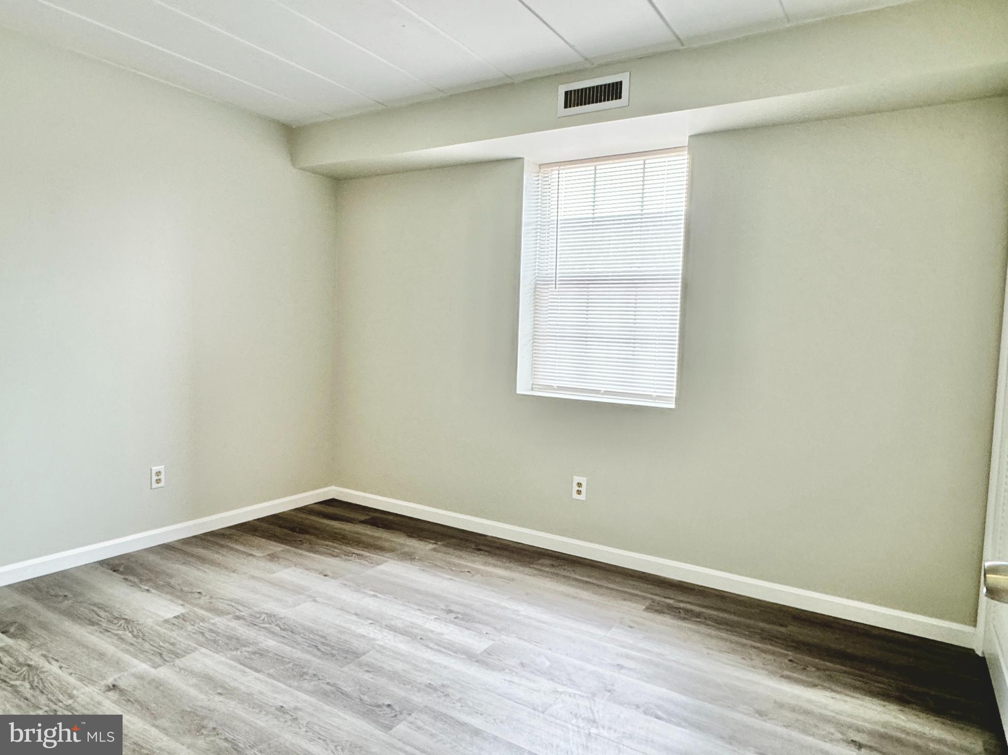 CRESAP KNOLL APARTMENTS - Residential