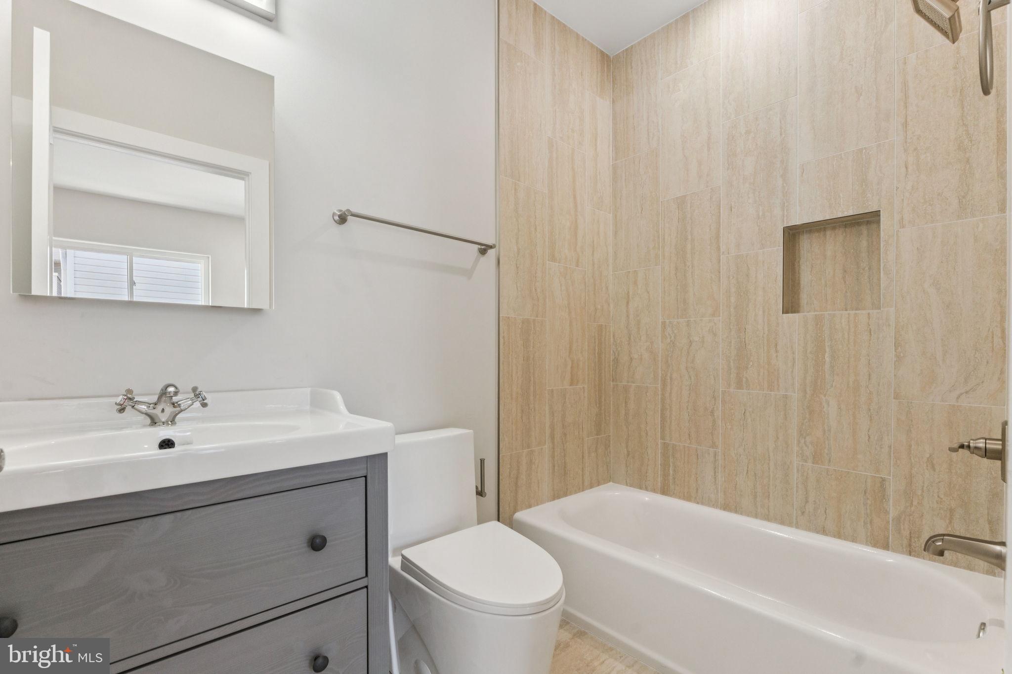 FAIRMOUNT - Residential Lease